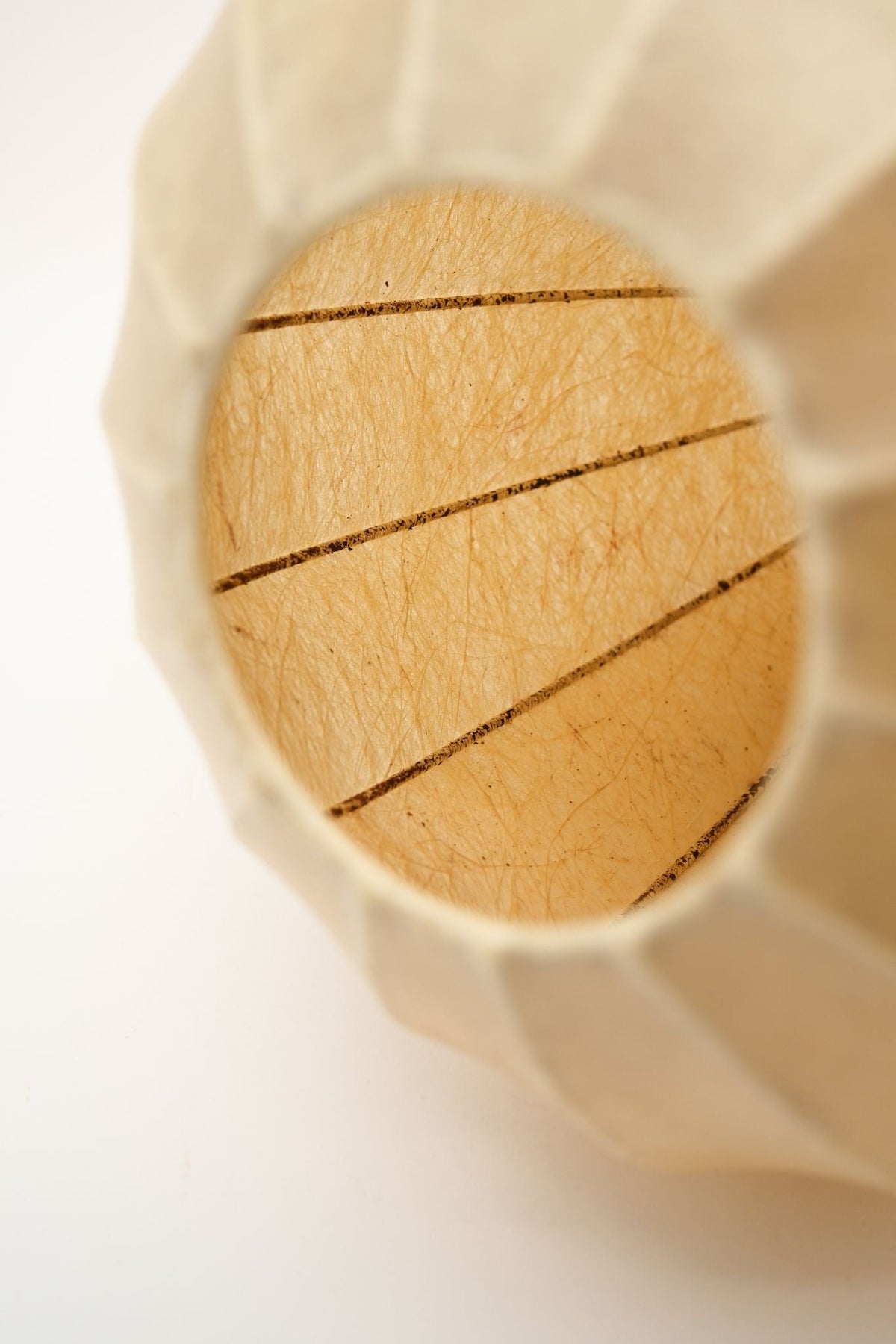Cocoon Pendant, Goldkant — lifestyle setting