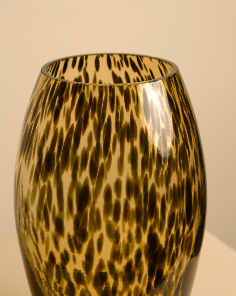Large "Leopard" Vase in Murano Glass, 1980s — close-up of spotted amber surface