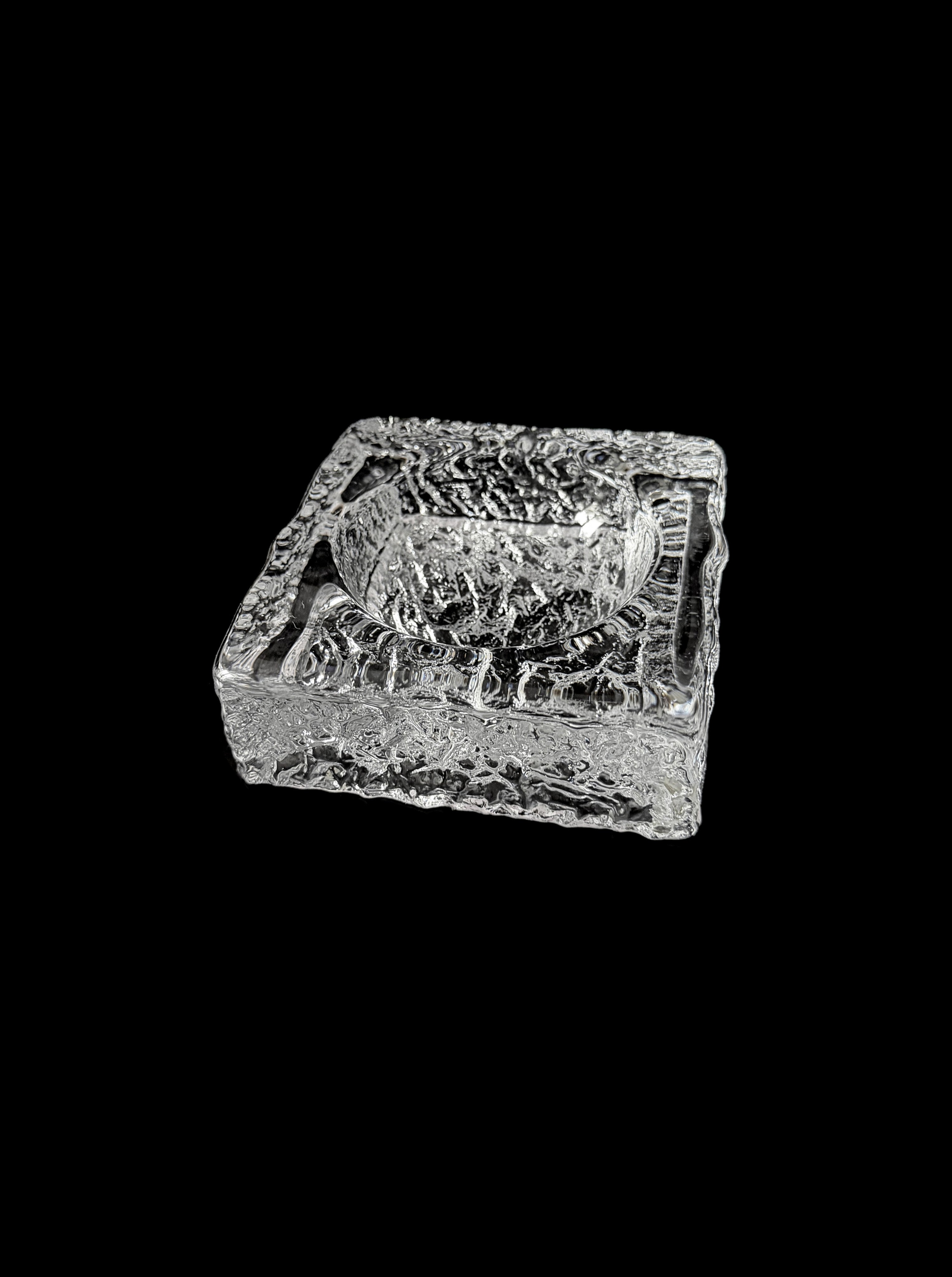Glss ashtray by LA PARADE | The Oblist