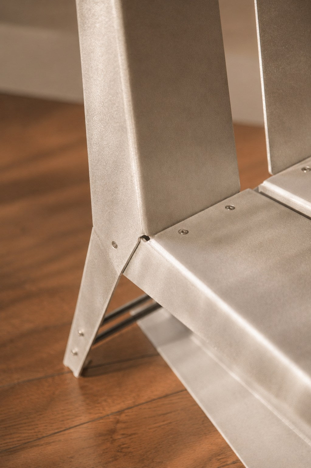 Quilla Chair in Aluminum — detail view