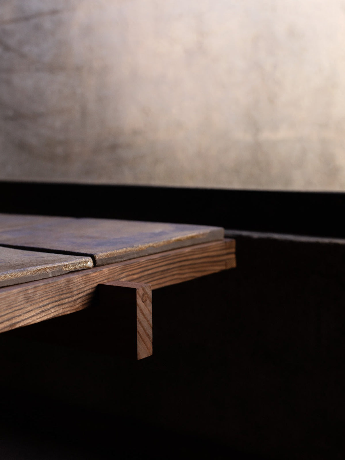 Wabi Sabi Side Table in Wood & Clay - Dark Edition — close-up