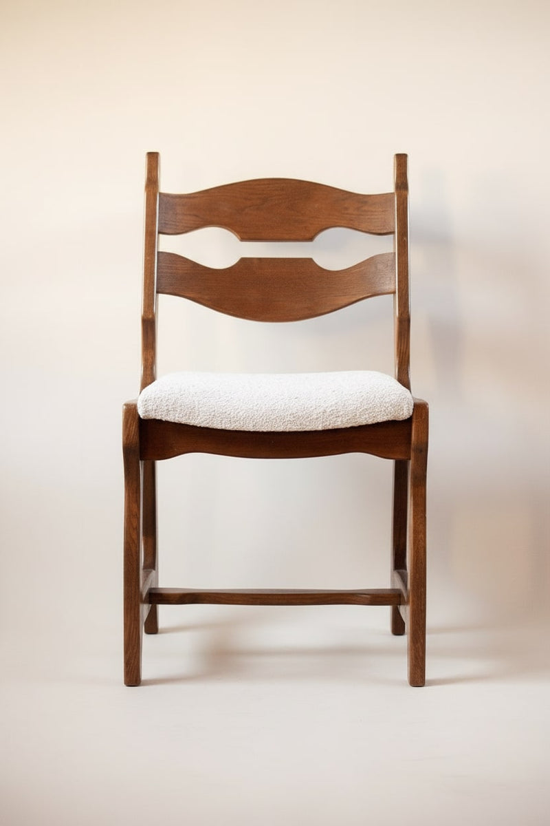 Set of six Mid-Century French oak razor back dining chairs attr Guillerme et Chambron — front view of wooden chair with uphol