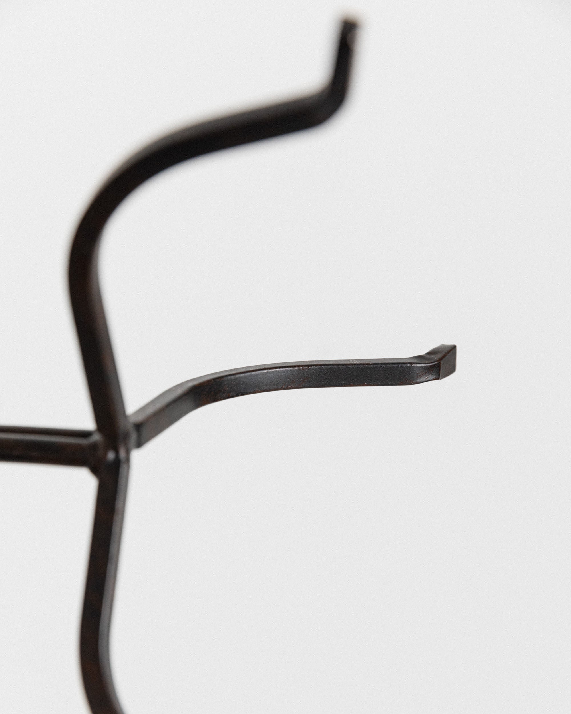 Candleholder Hand-forged Iron - Italy 1970s — close-up of iron structure details