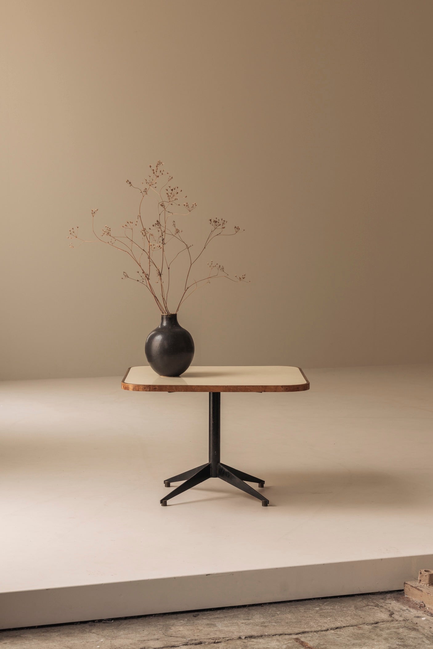 Elegant Square coffee table, Italy 1950s — view 9