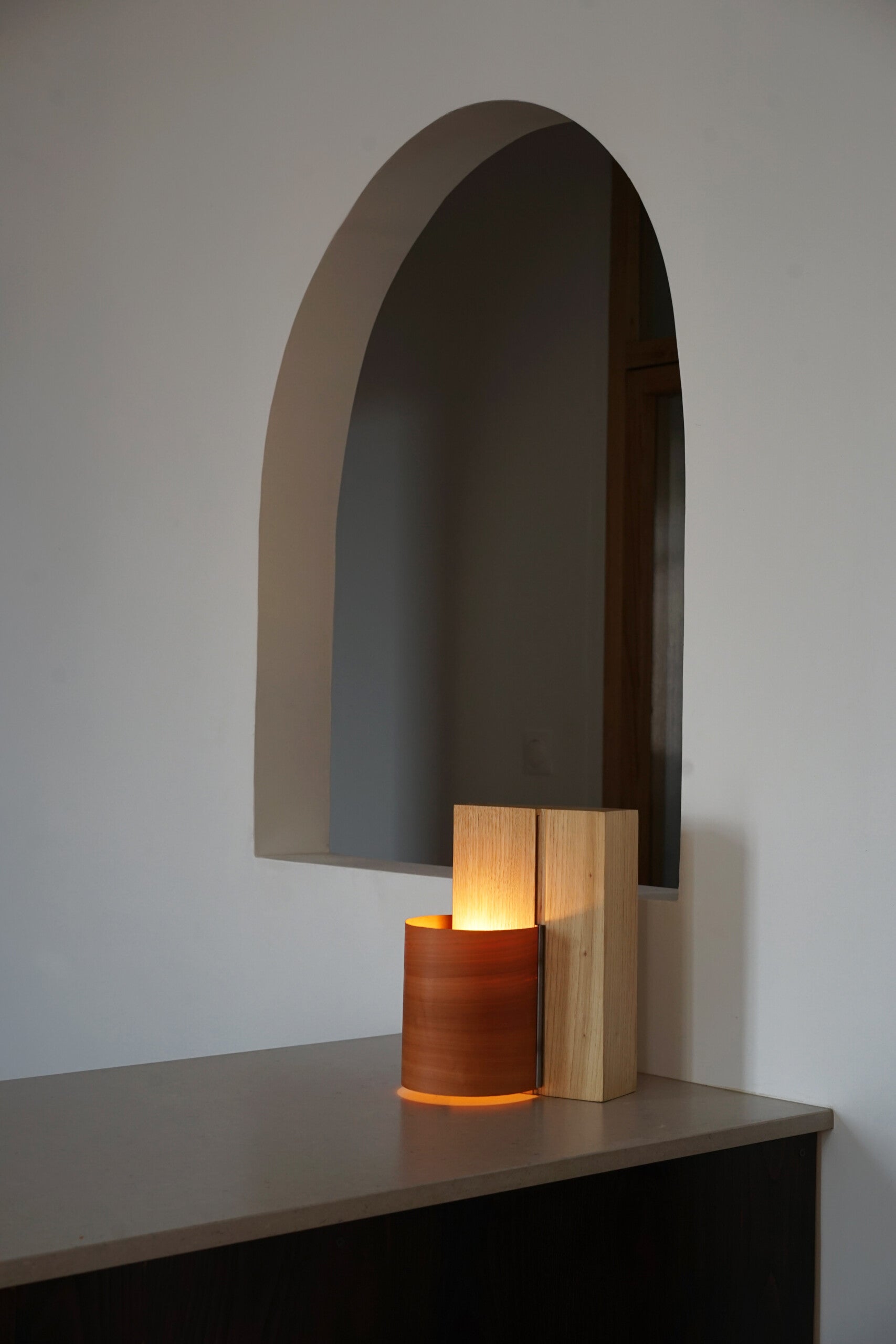 Table lamp 6/10 — side angle