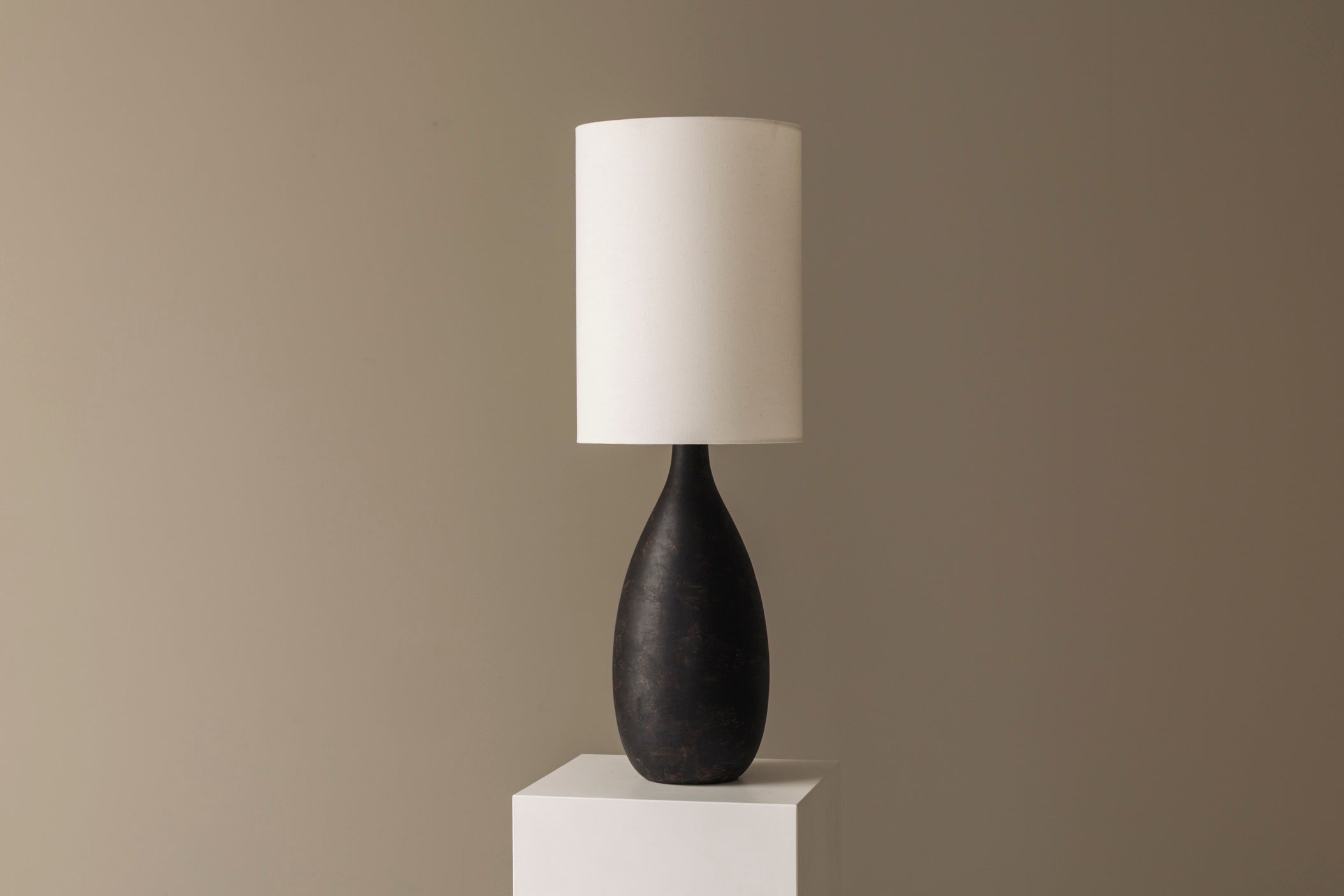 Sculptural Ceramic Table Lamp from Sweden, 1960s — back view on white pedestal