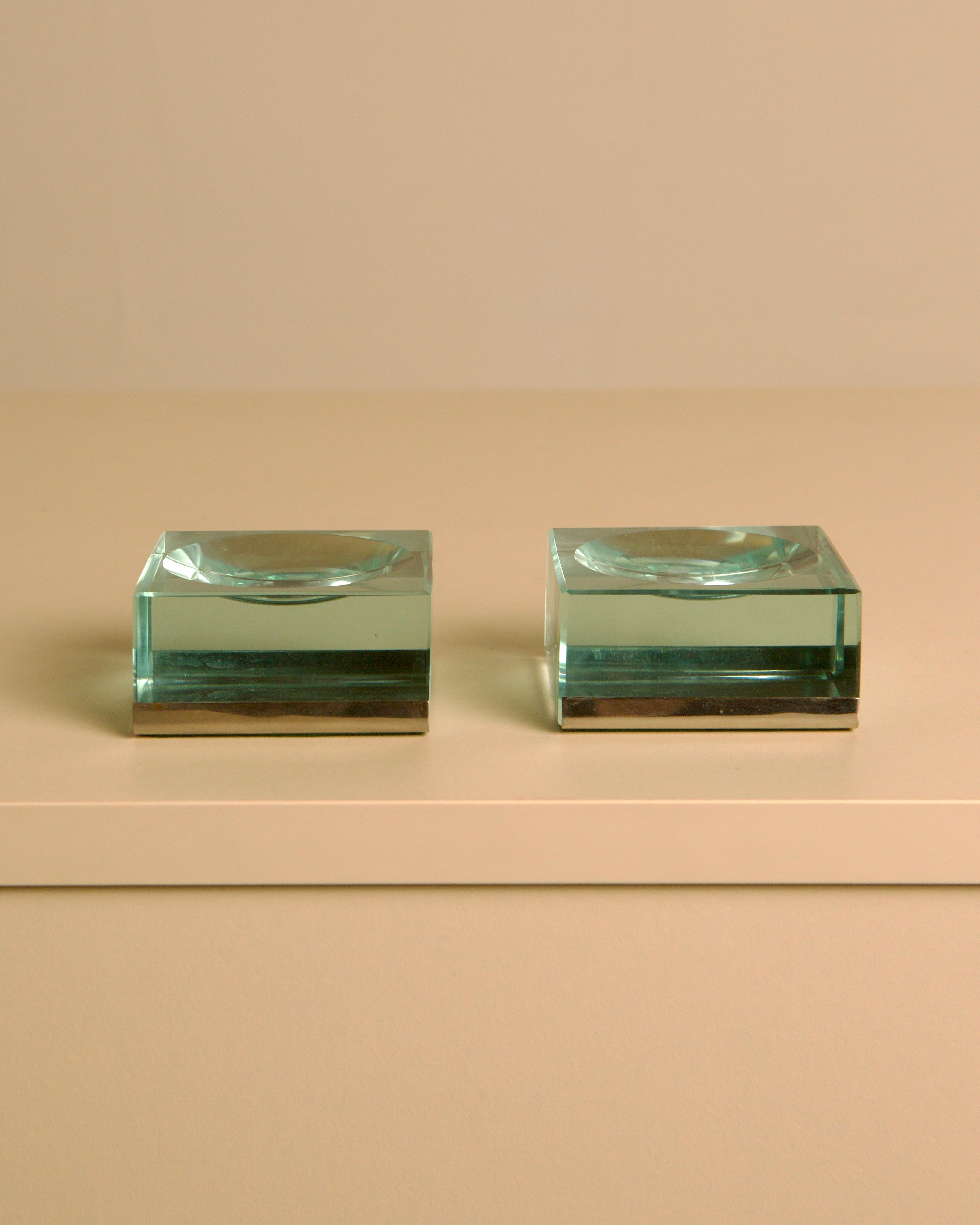 Pair of glass and metal ashtrays by Fontana Arte, 1960s — detail view