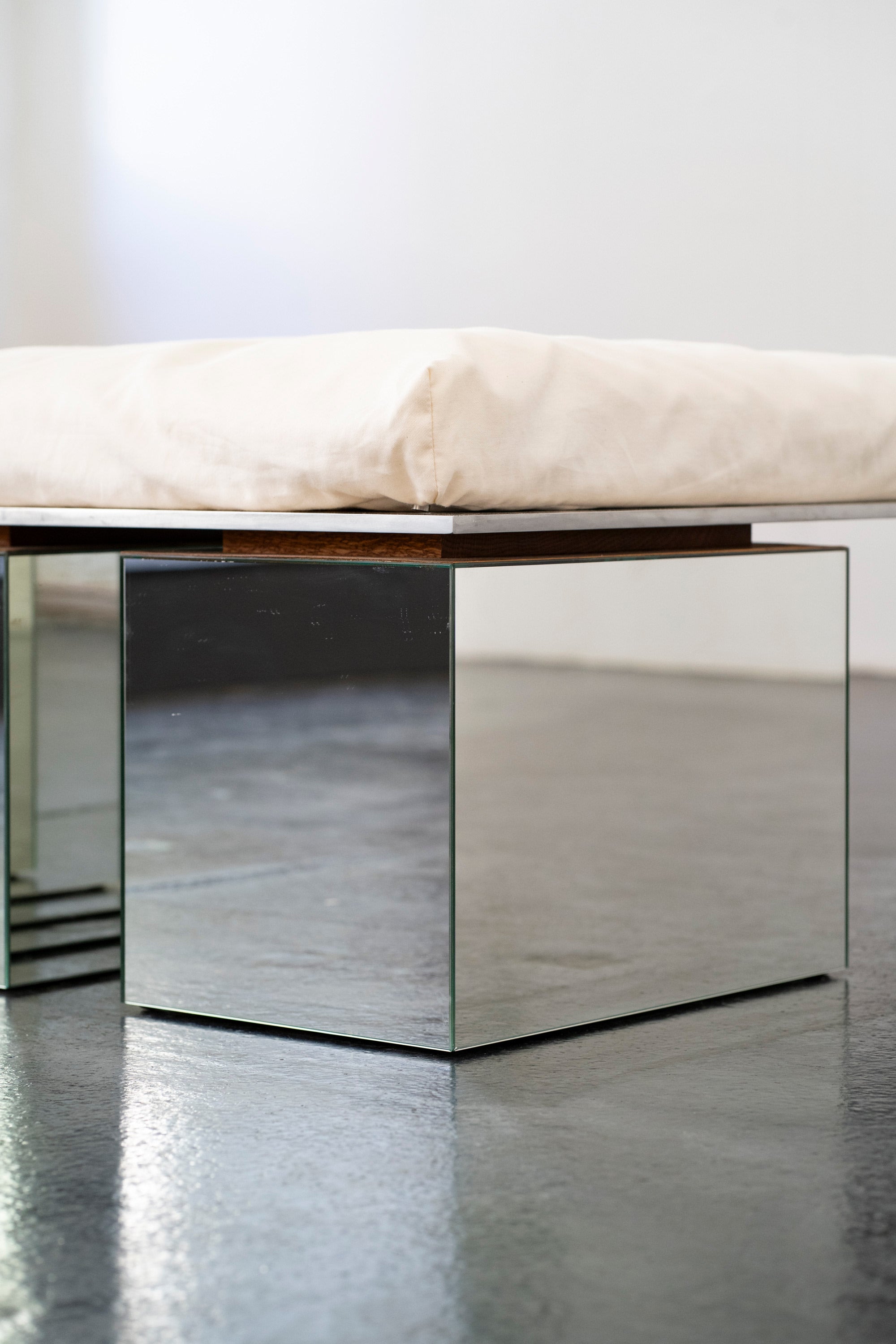 Minimalism Daybed DN_S2501 in Aluminium - Contemporary Industrial Collection