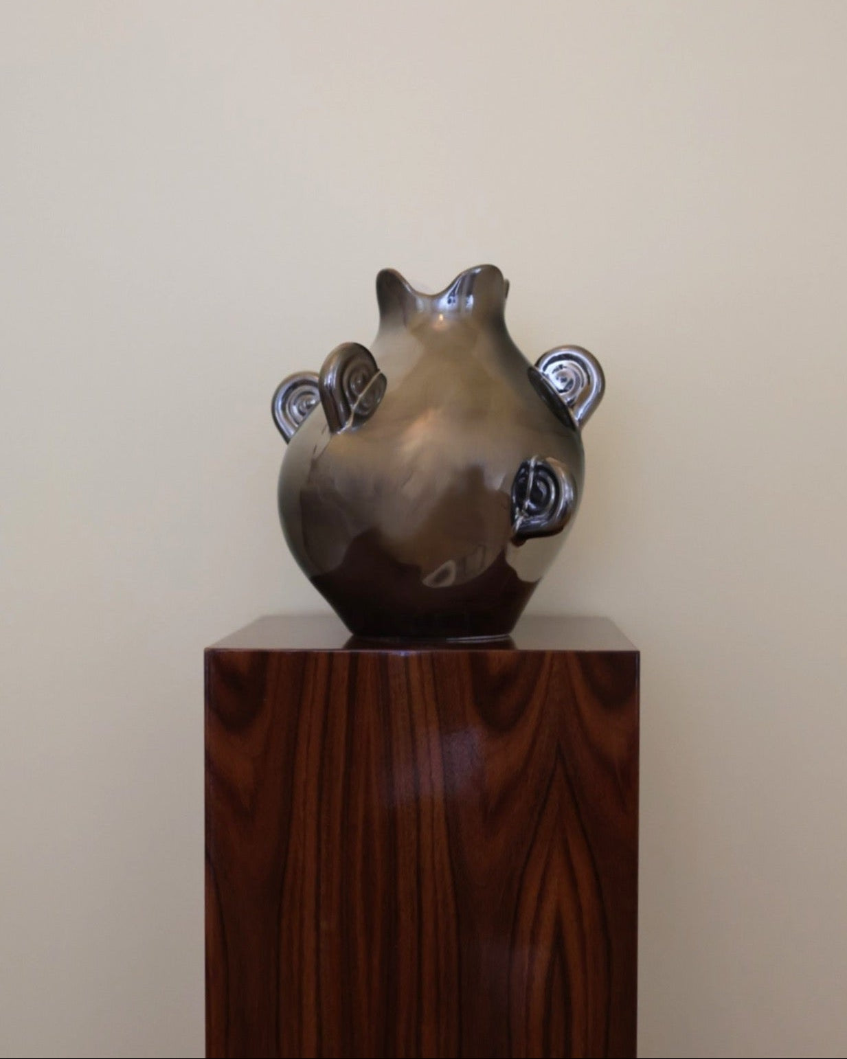 Aries Platinum Vase With Platinum Horns