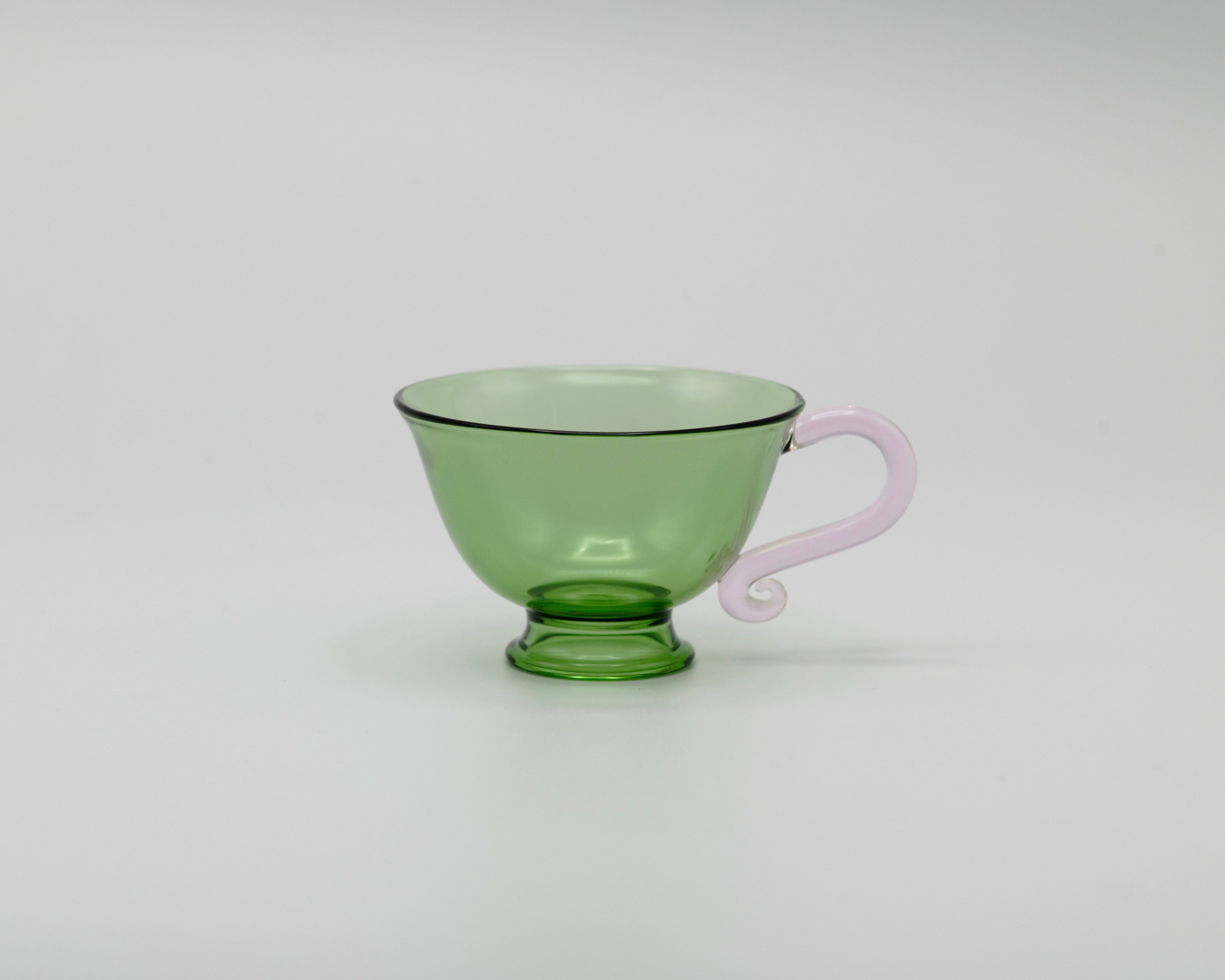 L'Espresso Set — close-up of green glass cup with pink handle