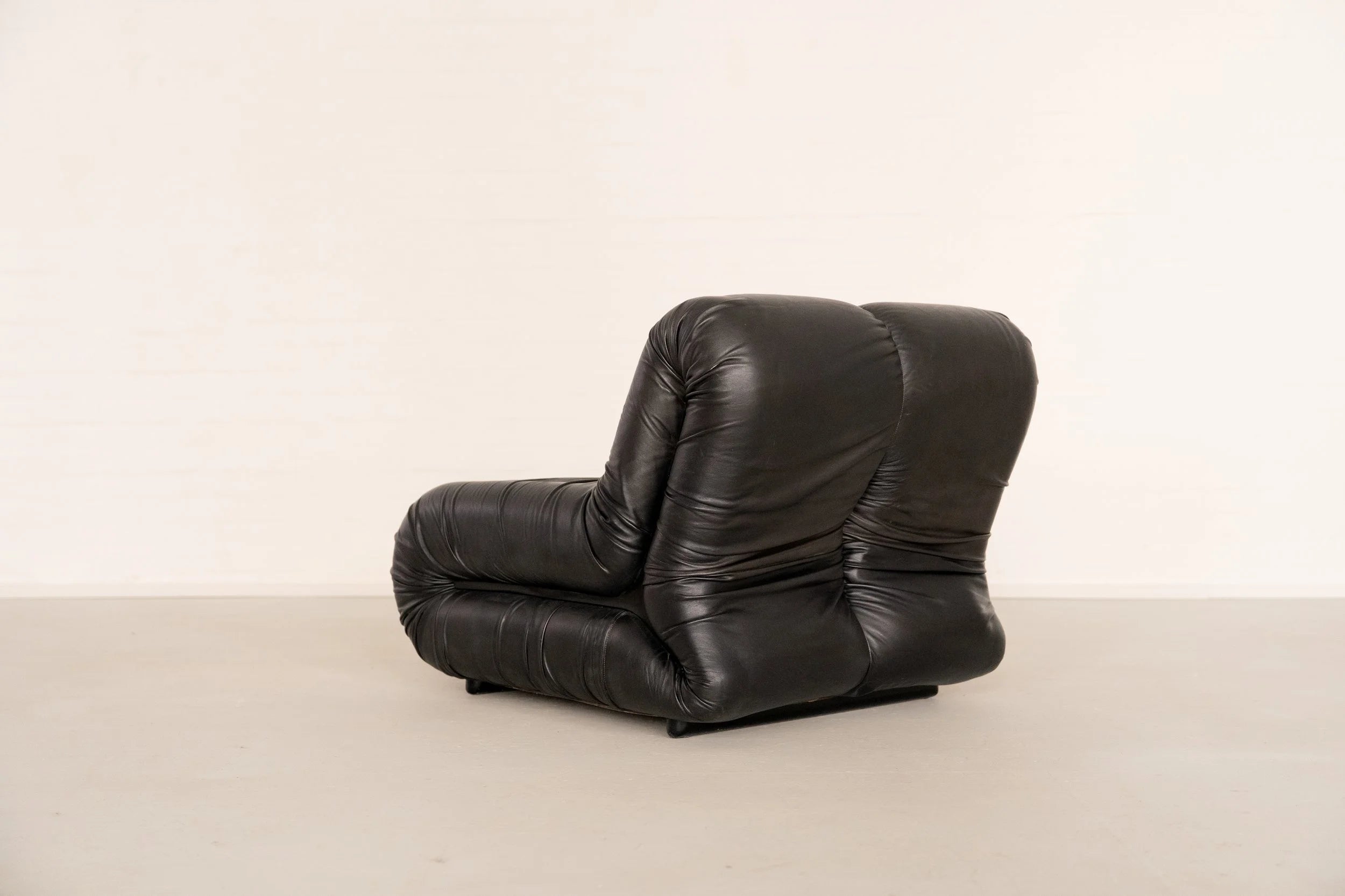 Pagru Lounge Chair by Claudio Vagnoni for 1P — rear view of black leather upholstery