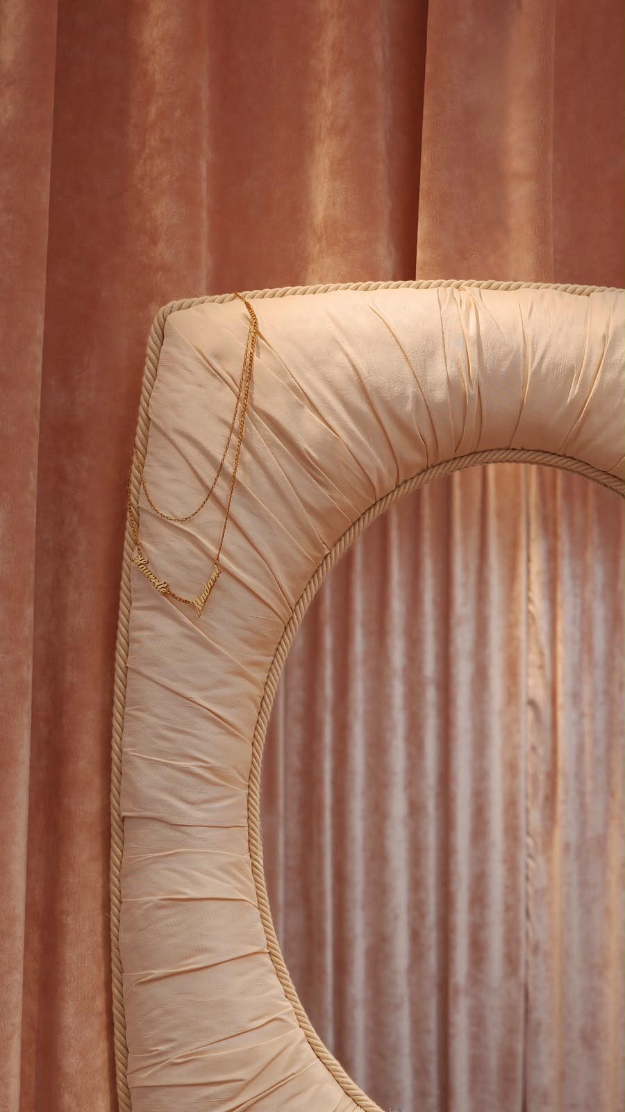 L'Heure Bleue Mirror in glass and wild silk — lifestyle setting