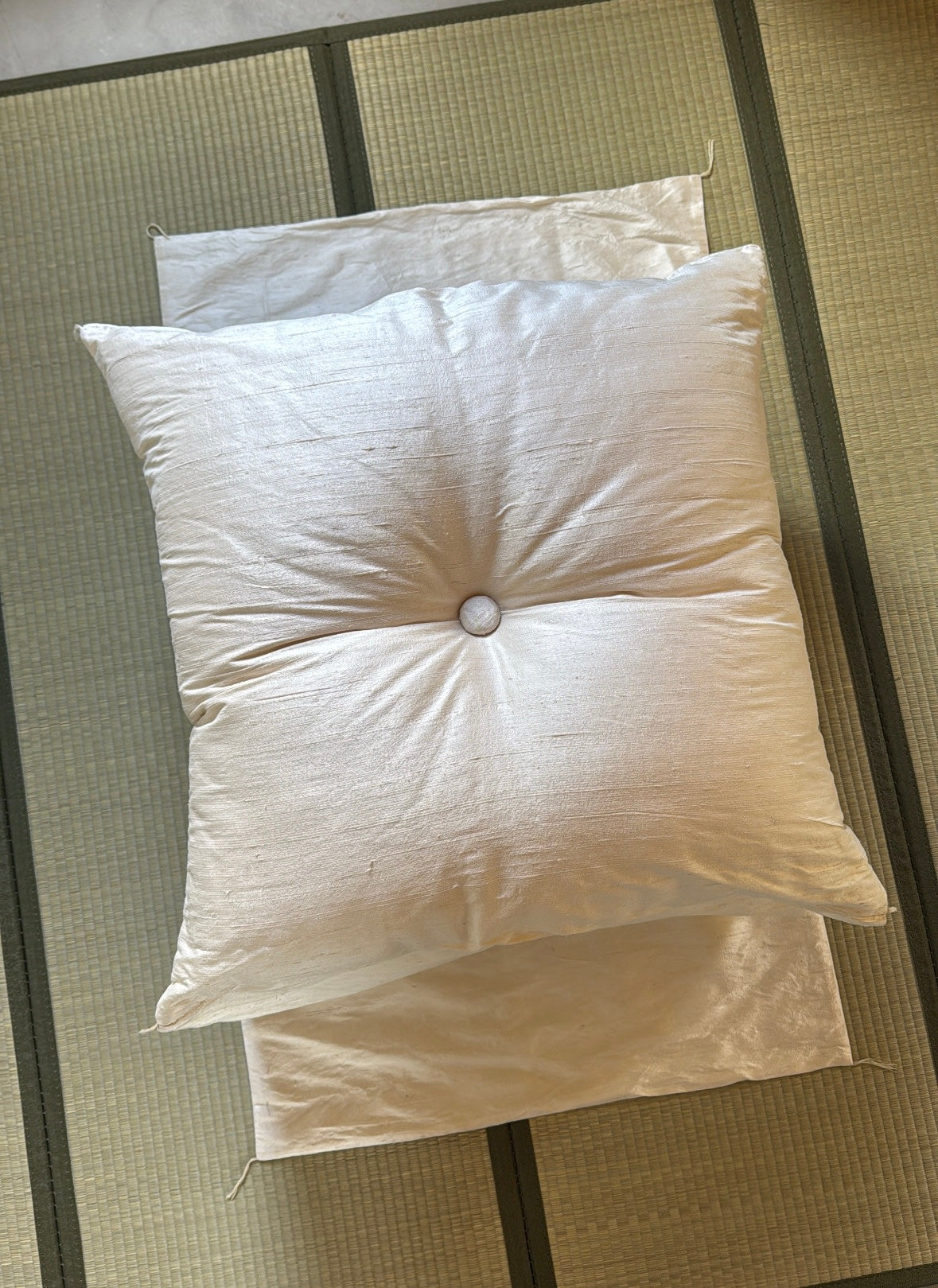 RAINI FLOOR PILLOW  — detail view