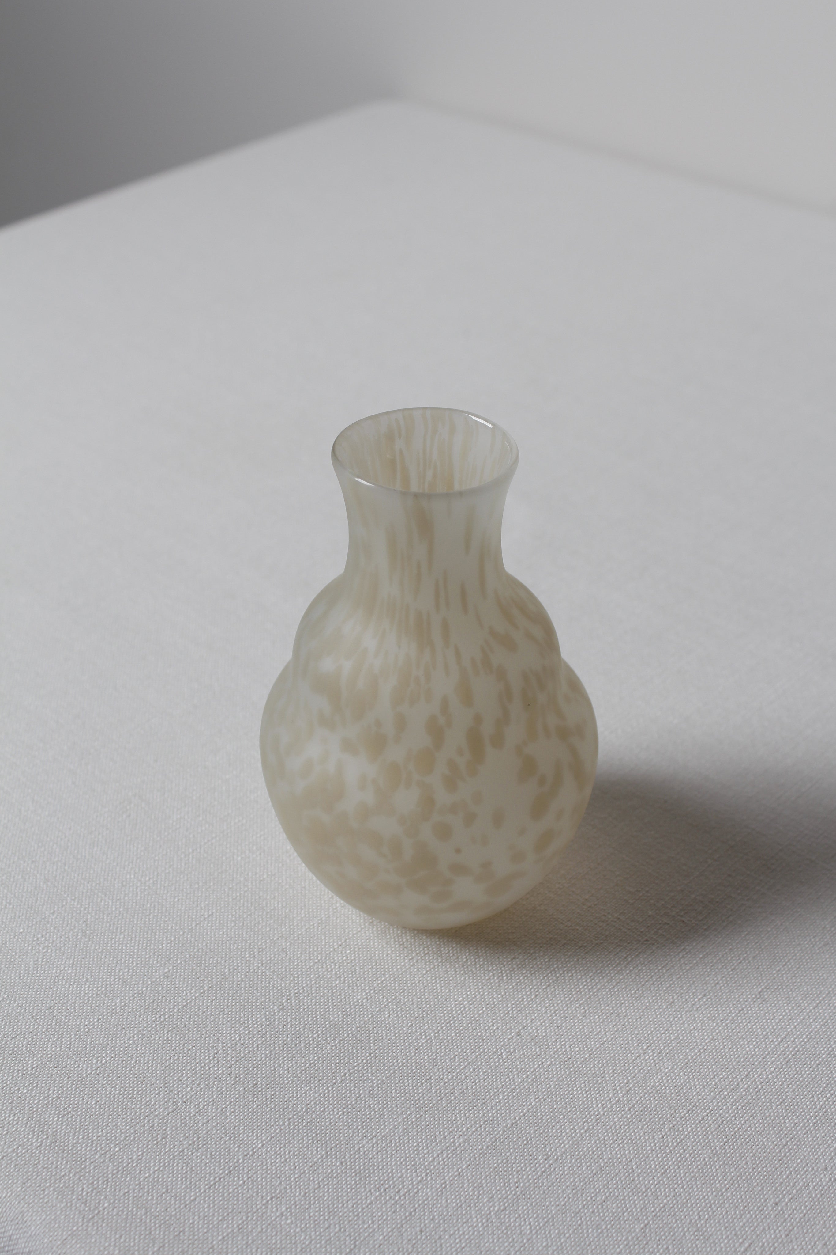 Medium Speckled Vase in Caramel — detail view