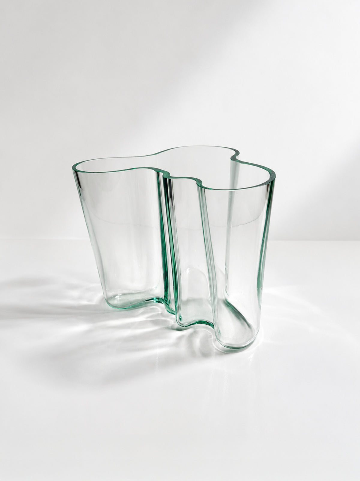 Alvar Aalto Savoy Vase - 80th Anniversary Limited Edition by Iittala — detail view
