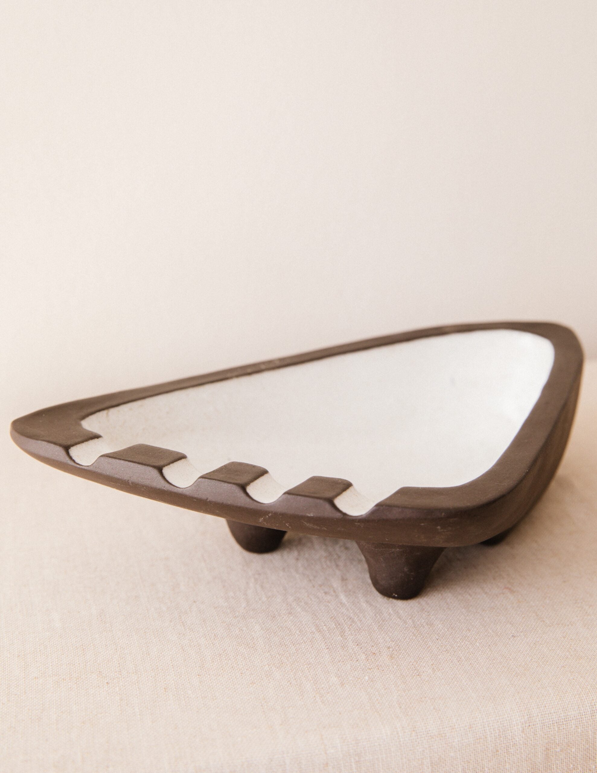 Jaap Ravelli “Black & White” Ashtray — angled view highlighting ceramic texture