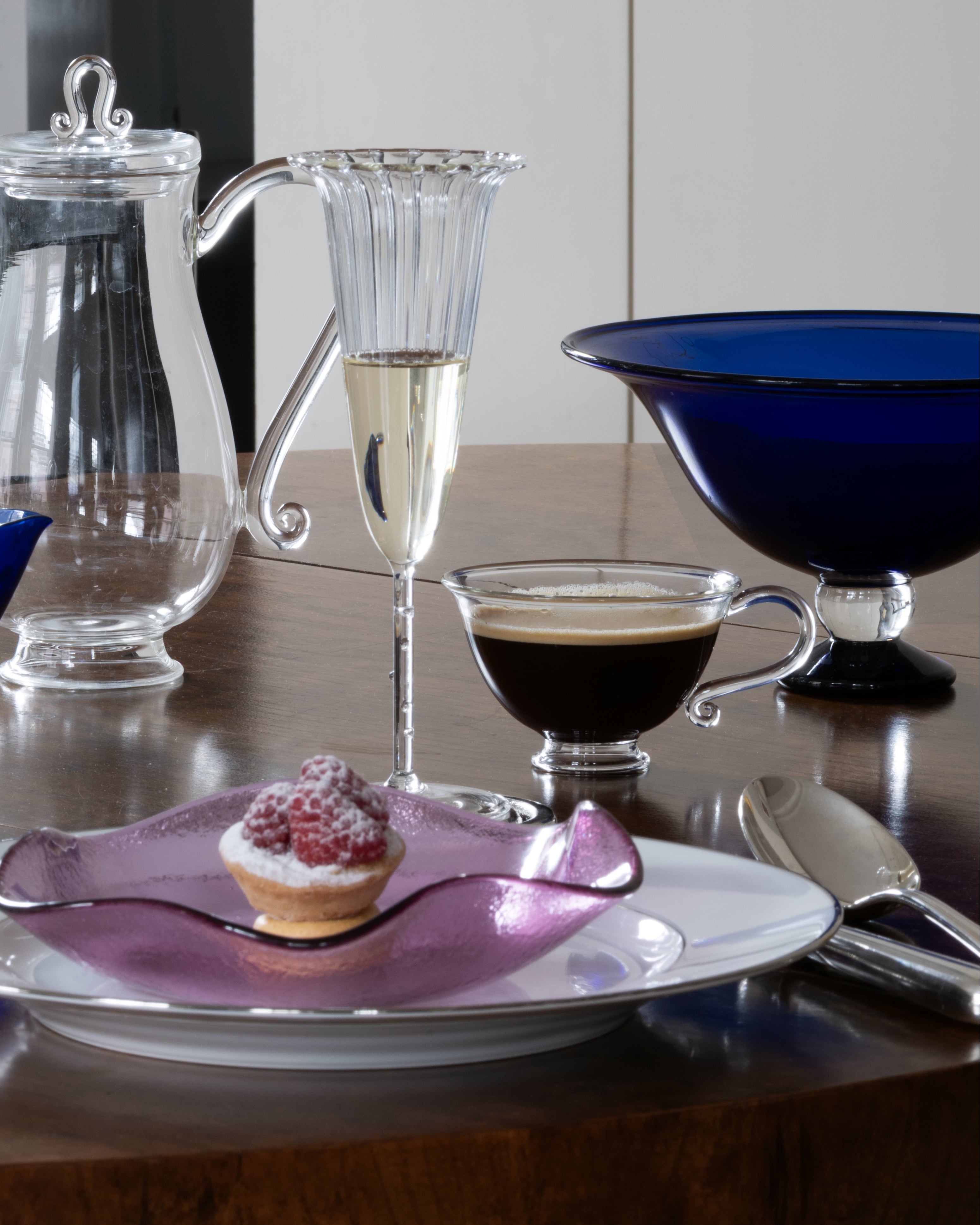 L'Espresso Set — side angle with glass and purple dish on table