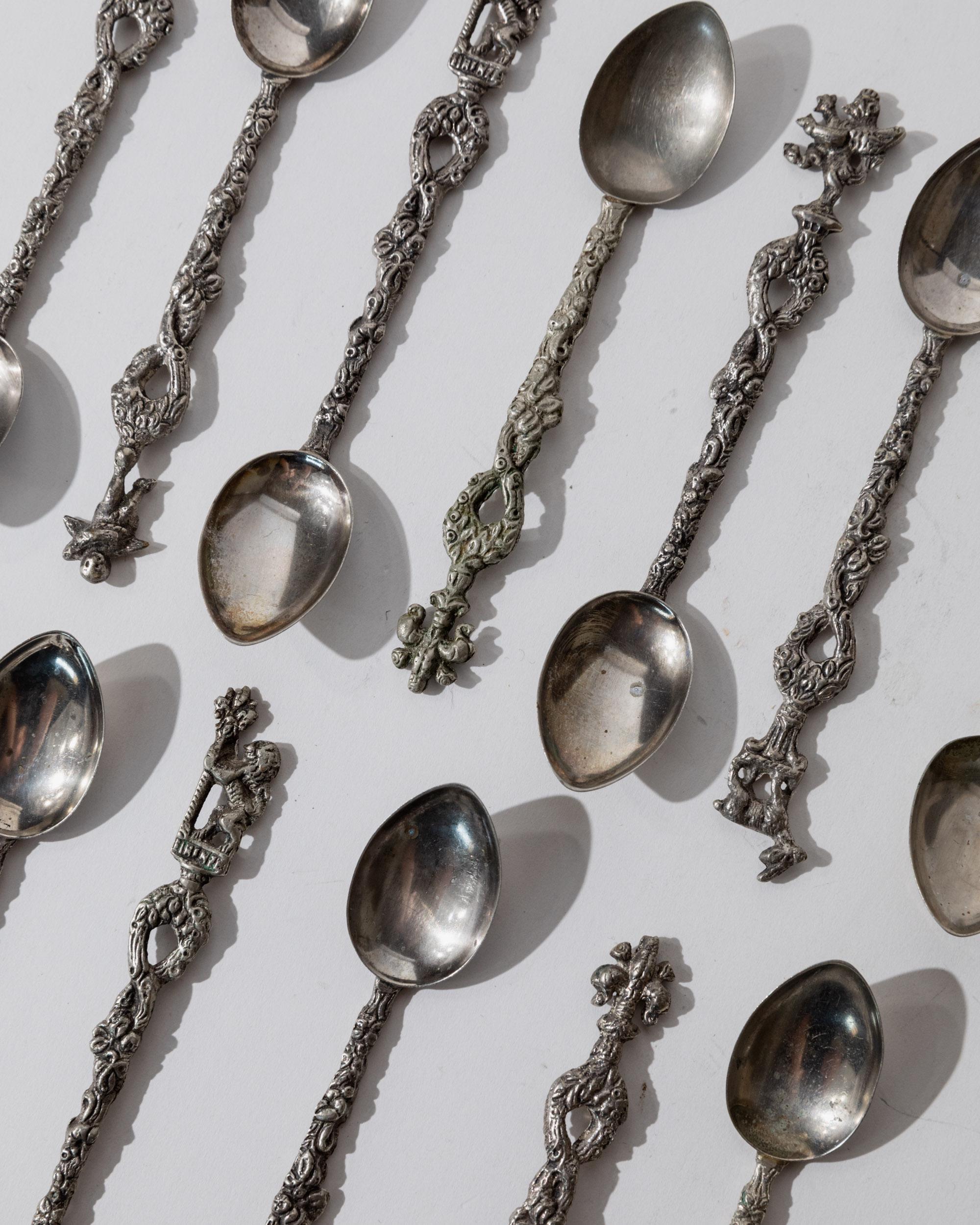 Vintage 1930s Silver Plated Tea and Cake Serving Set, 13 Ornate Spoons with Heraldic Figures and 1 Cake Server, Italian Tableware, Gift Idea — view 12