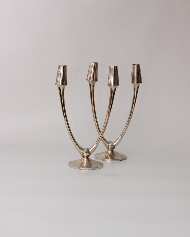 Pareja Candelabros Alpaca — close-up of polished silver finish