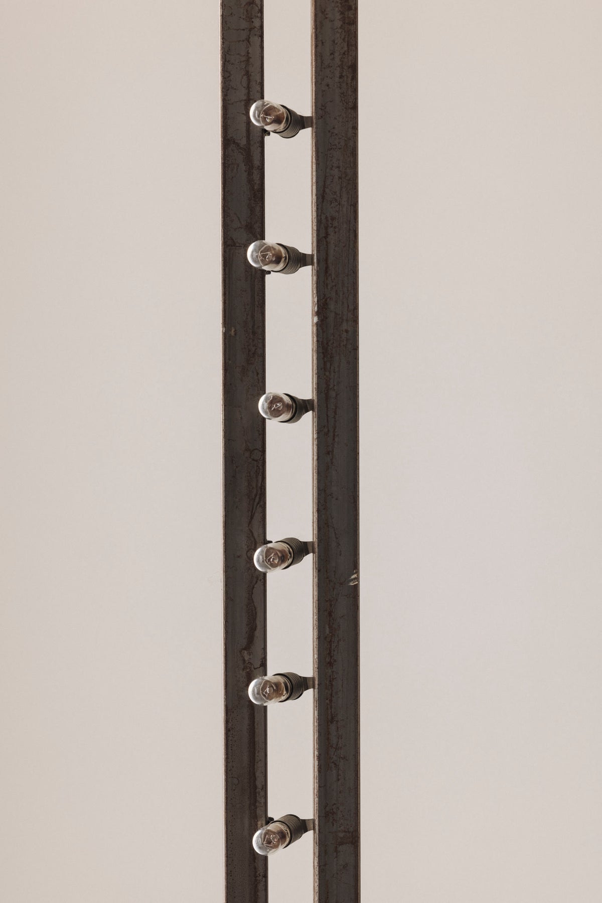 Sculptural Brutalist Floor Lamp in Concrete and Steel, 1980s — close-up