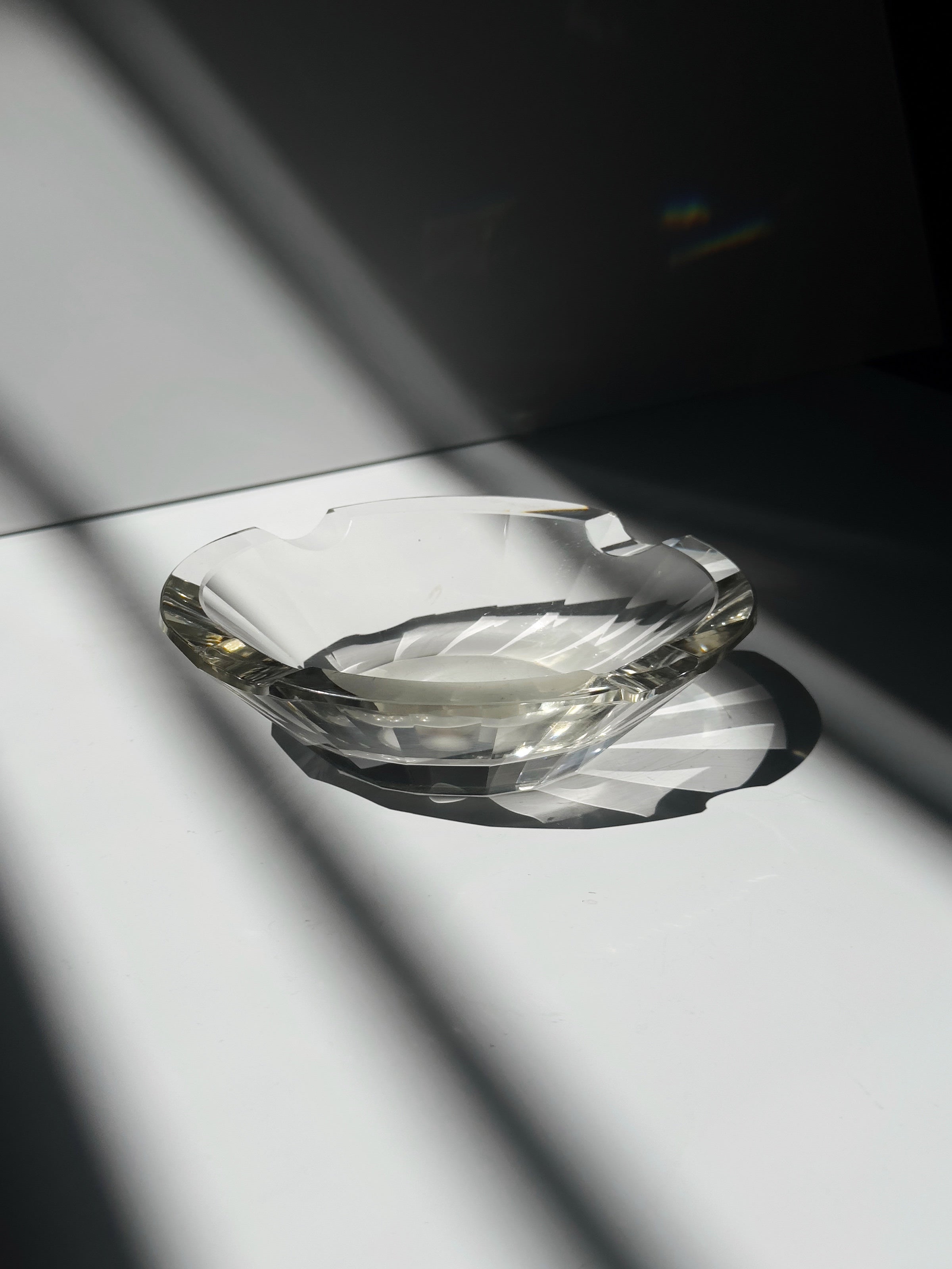 Italian prismatic crystal vide-poches - Art Deco 1930s — close-up