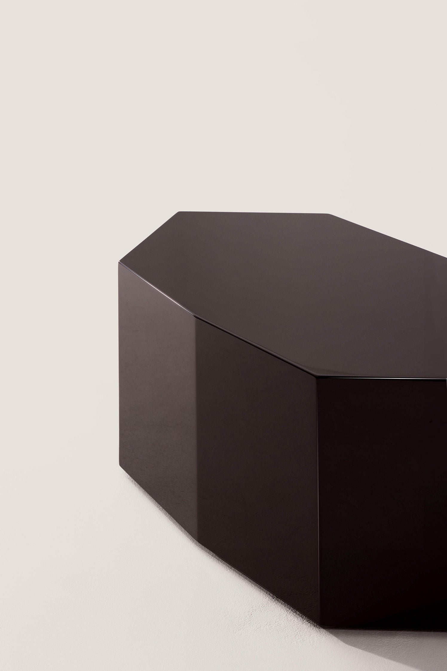 Table basse laquée 'Ame III'