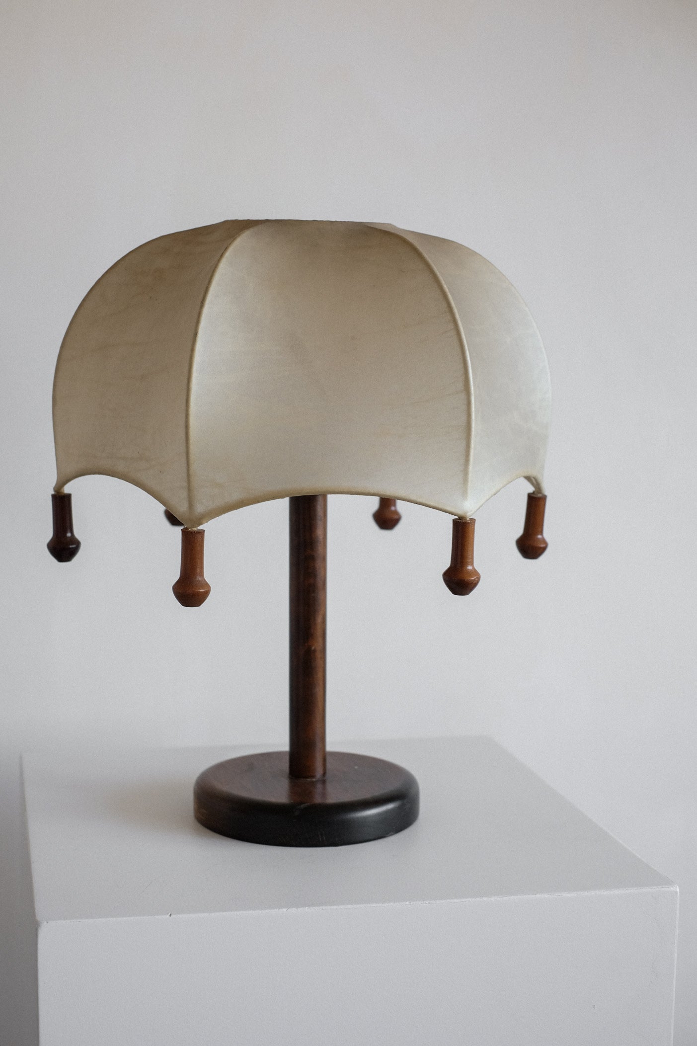 Cocoon Umbrella Tablelamp  — close-up