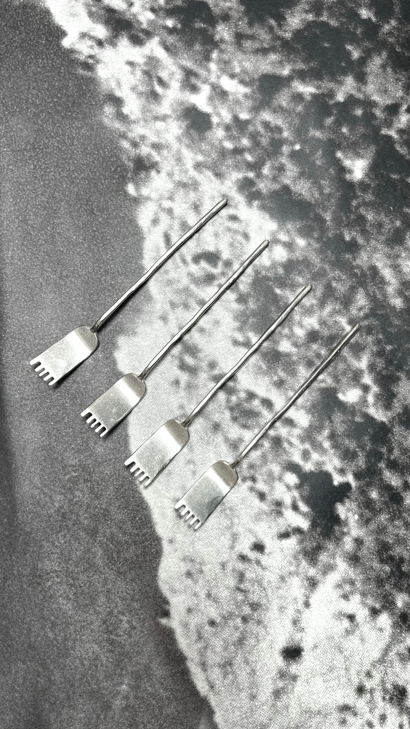 Set of 4 Artifact tea cutlery spoons with textured handles detail