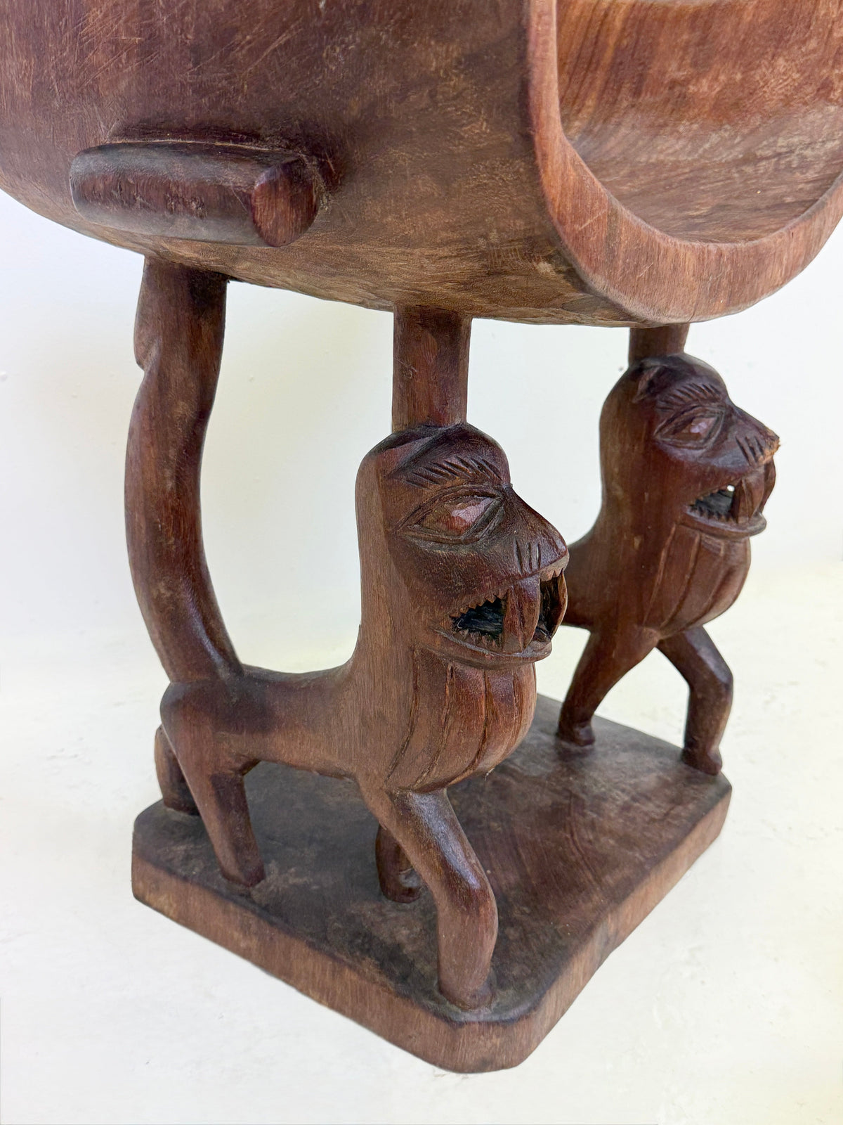Fon Royal Throne in Carved Wood – Benin, 20th Century — view 9