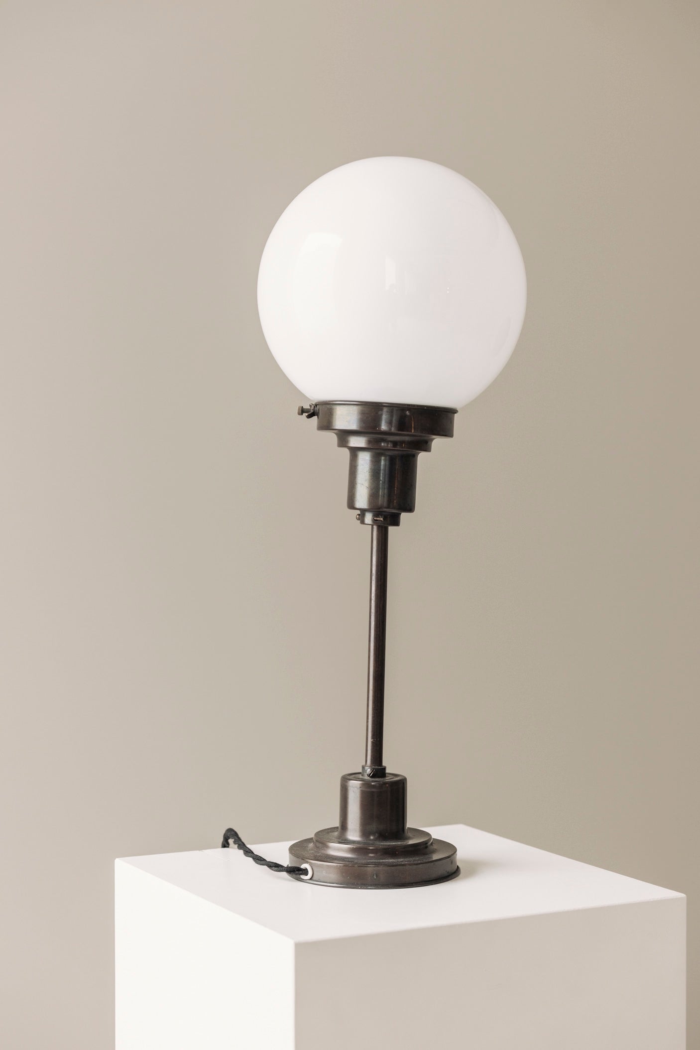 Opaline Art Deco Table Lamp, Sweden 1930s. — close-up