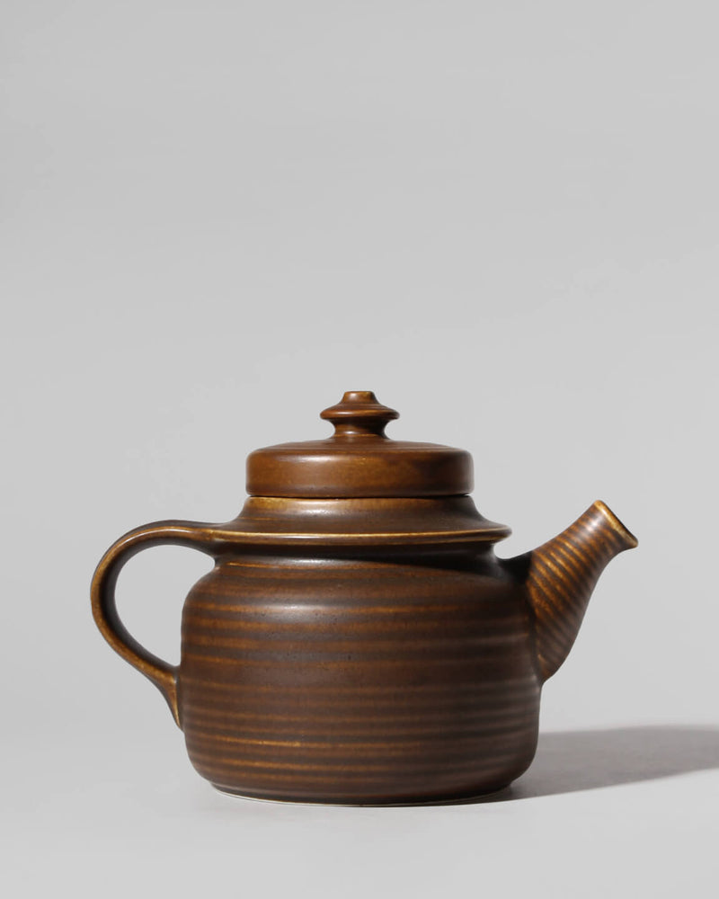 Ulla Procopé, Göran Bäck "Kaarna" Ceramic Matte Teapot by Vintage Stories | The Oblist