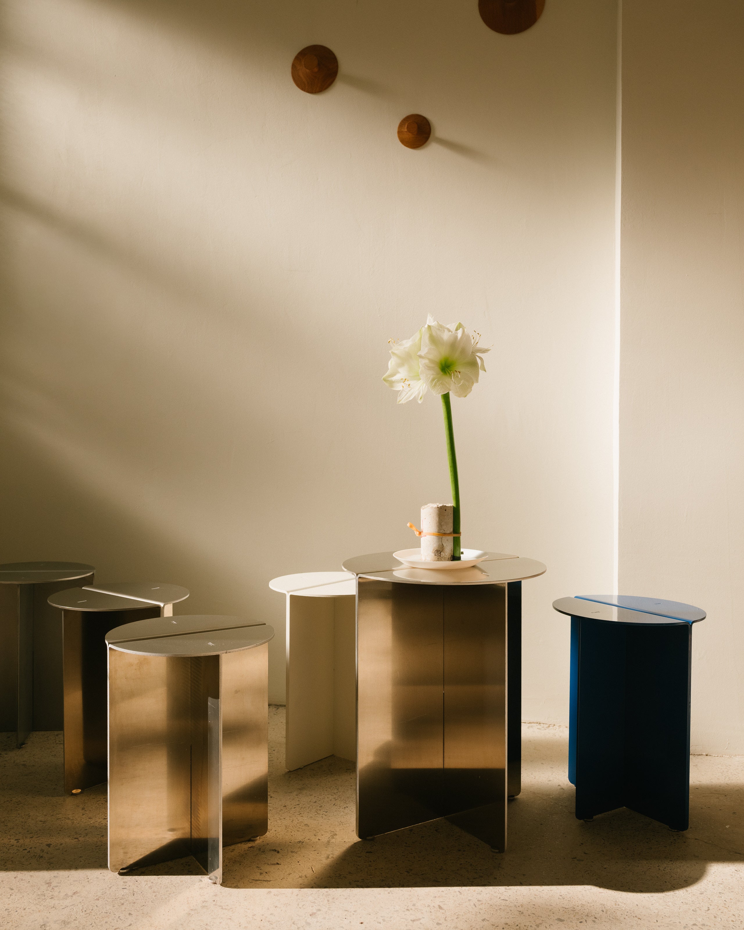 "PlegTable" aluminium side table — in context
