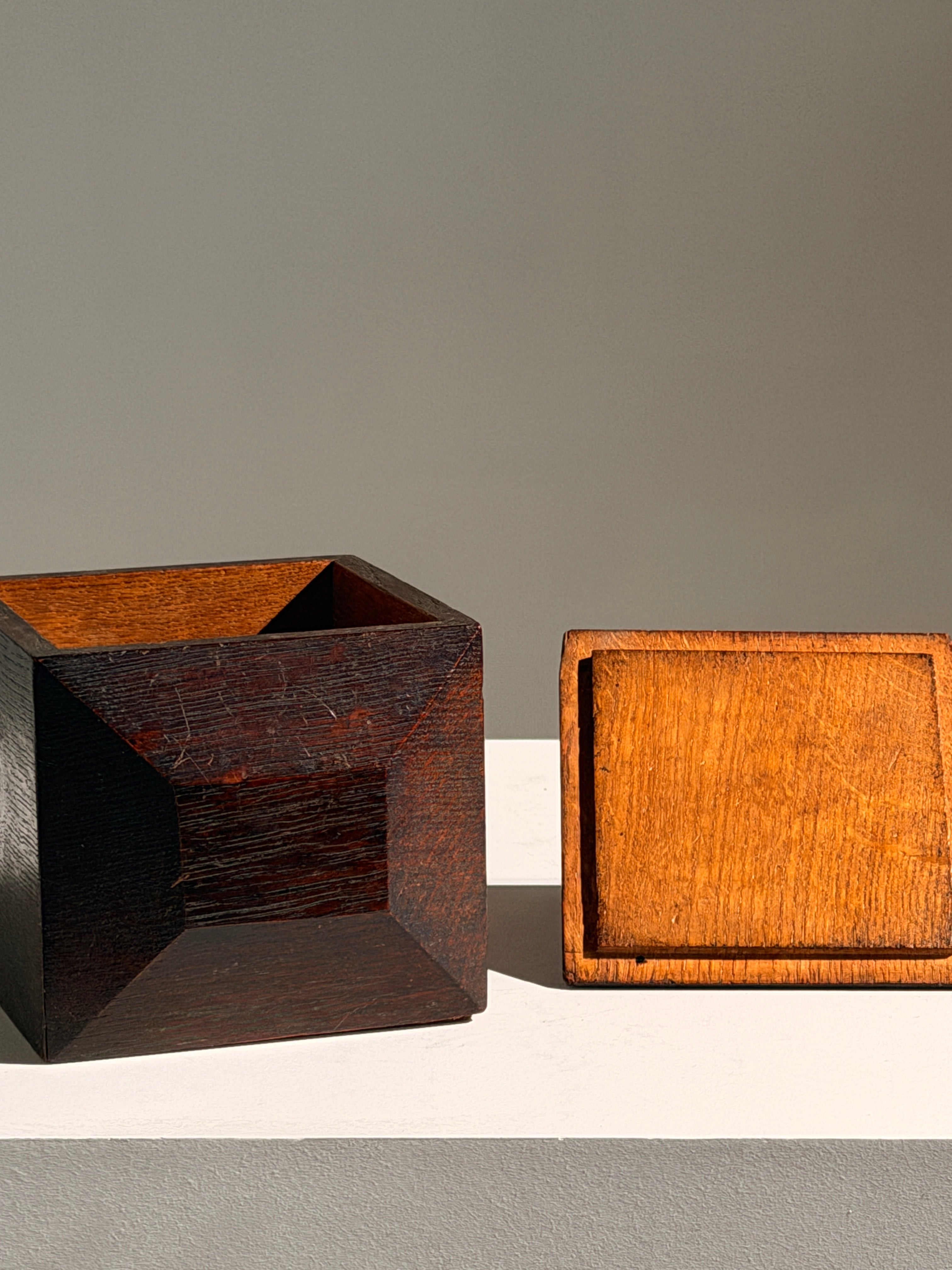 Art Deco lidded box in exotic wood, France, circa 1930 — alternate view