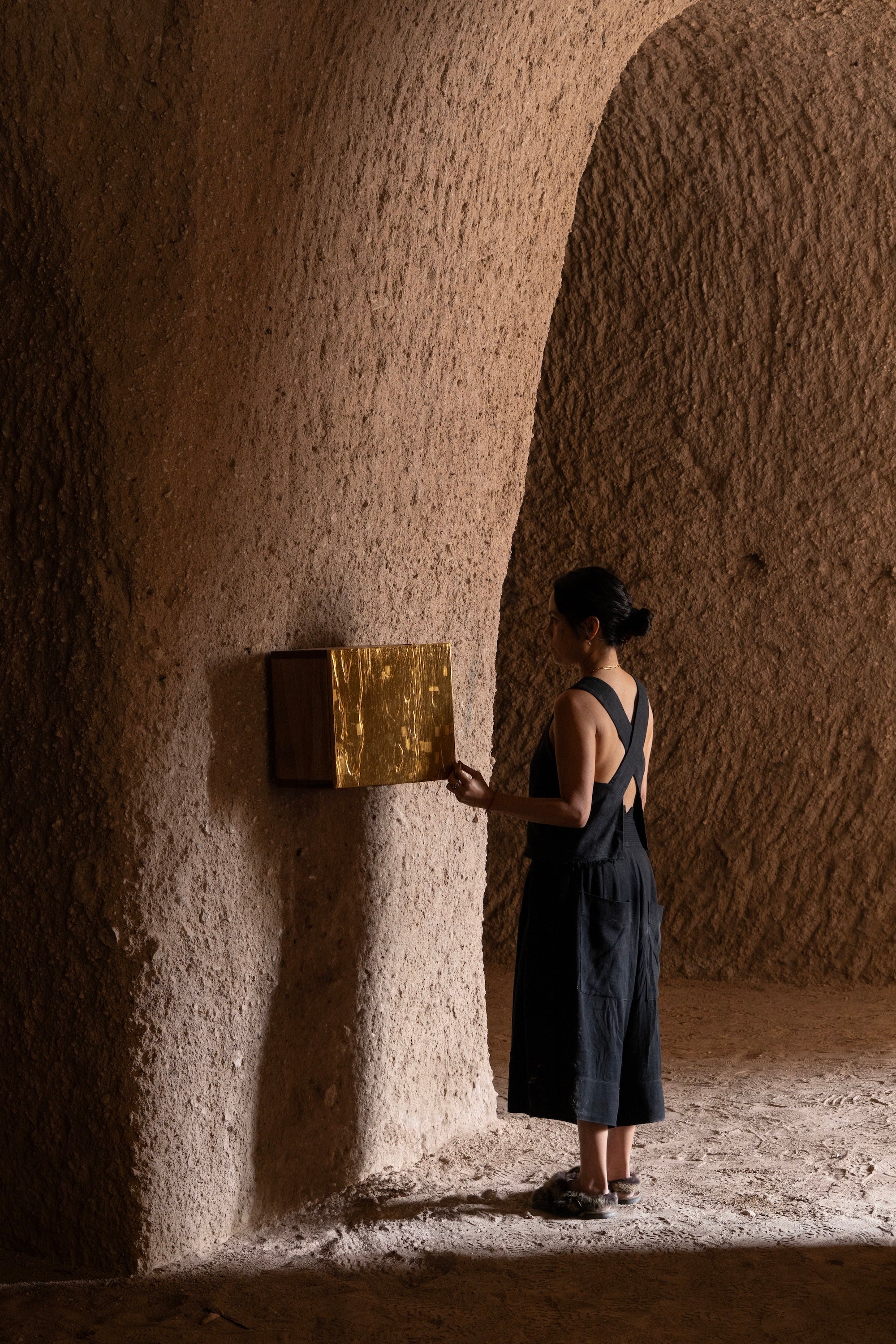 'Aurum' Wall Box 23k Gold Leaf — close-up