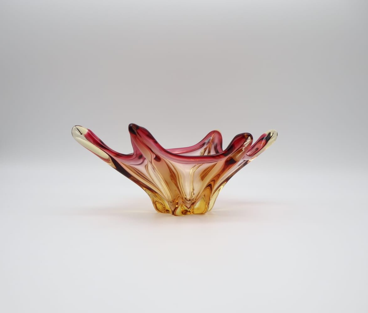 Mid-Century Italian Murano Art Glass Centrepiece Bowl (1960s) — side angle
