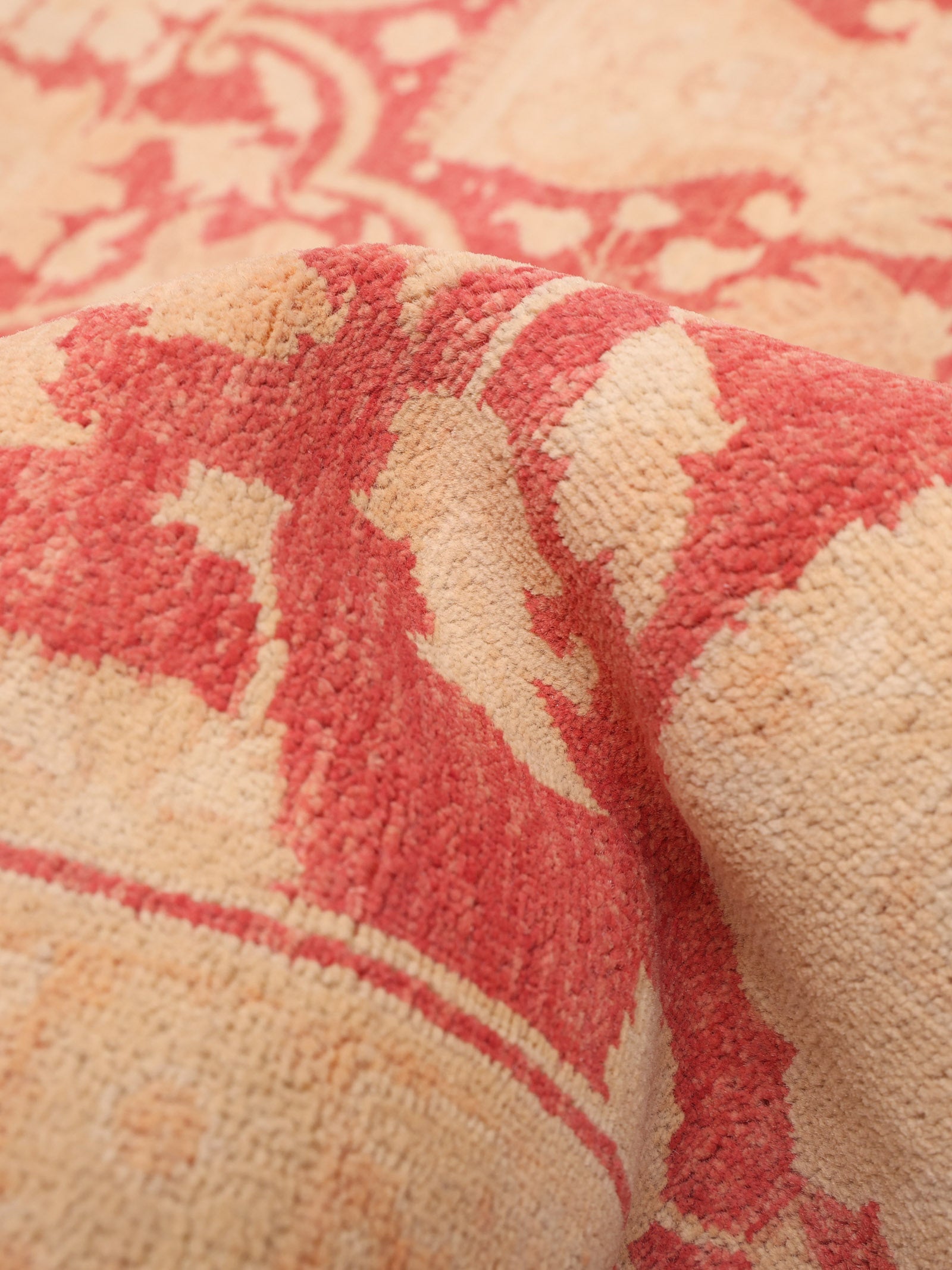 chobi rug in carnelian 269 x 363 cm — detail view