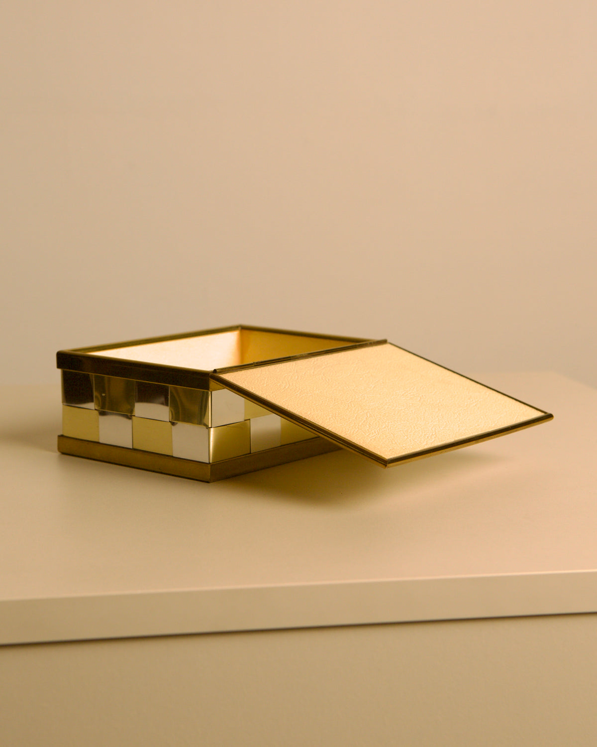 Italian woven gilt and silvered metal box, 1970s — close-up
