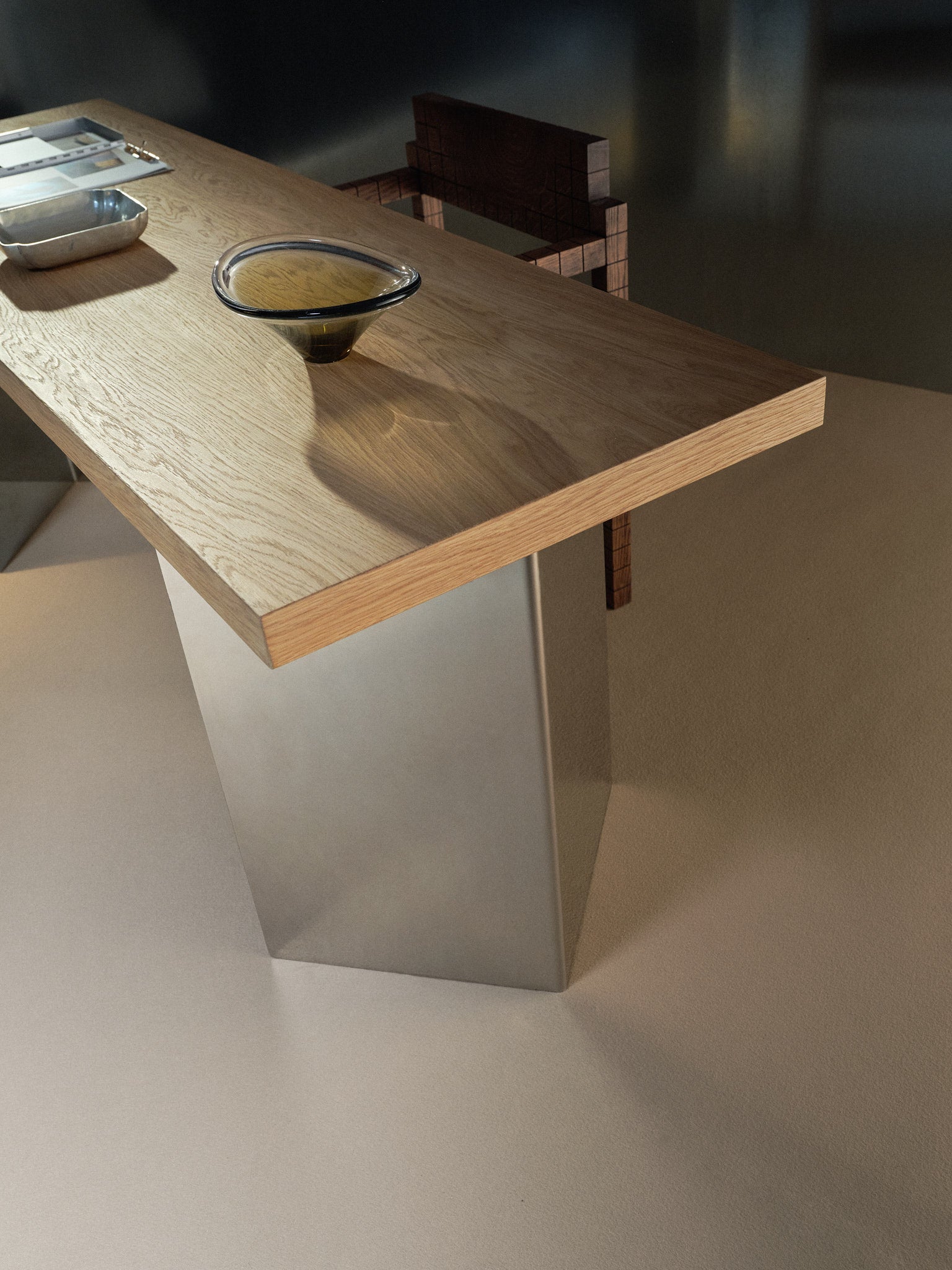 Tantal Studio Table — side angle