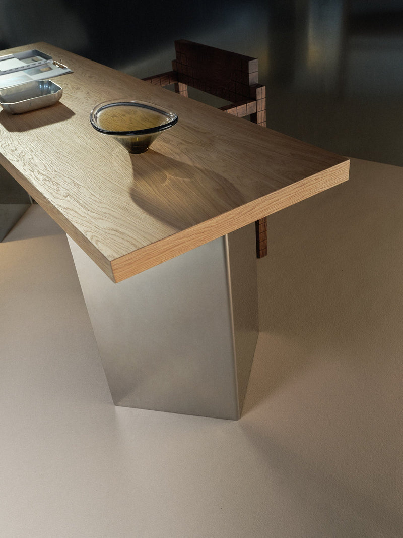 Tantal Studio Table — side angle