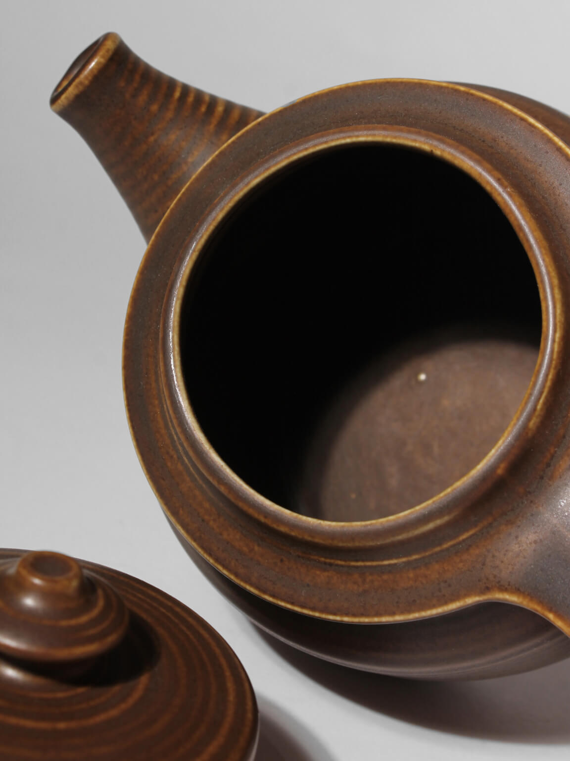 Ulla Procopé, Göran Bäck "Kaarna" Ceramic Matte Teapot — alternate view