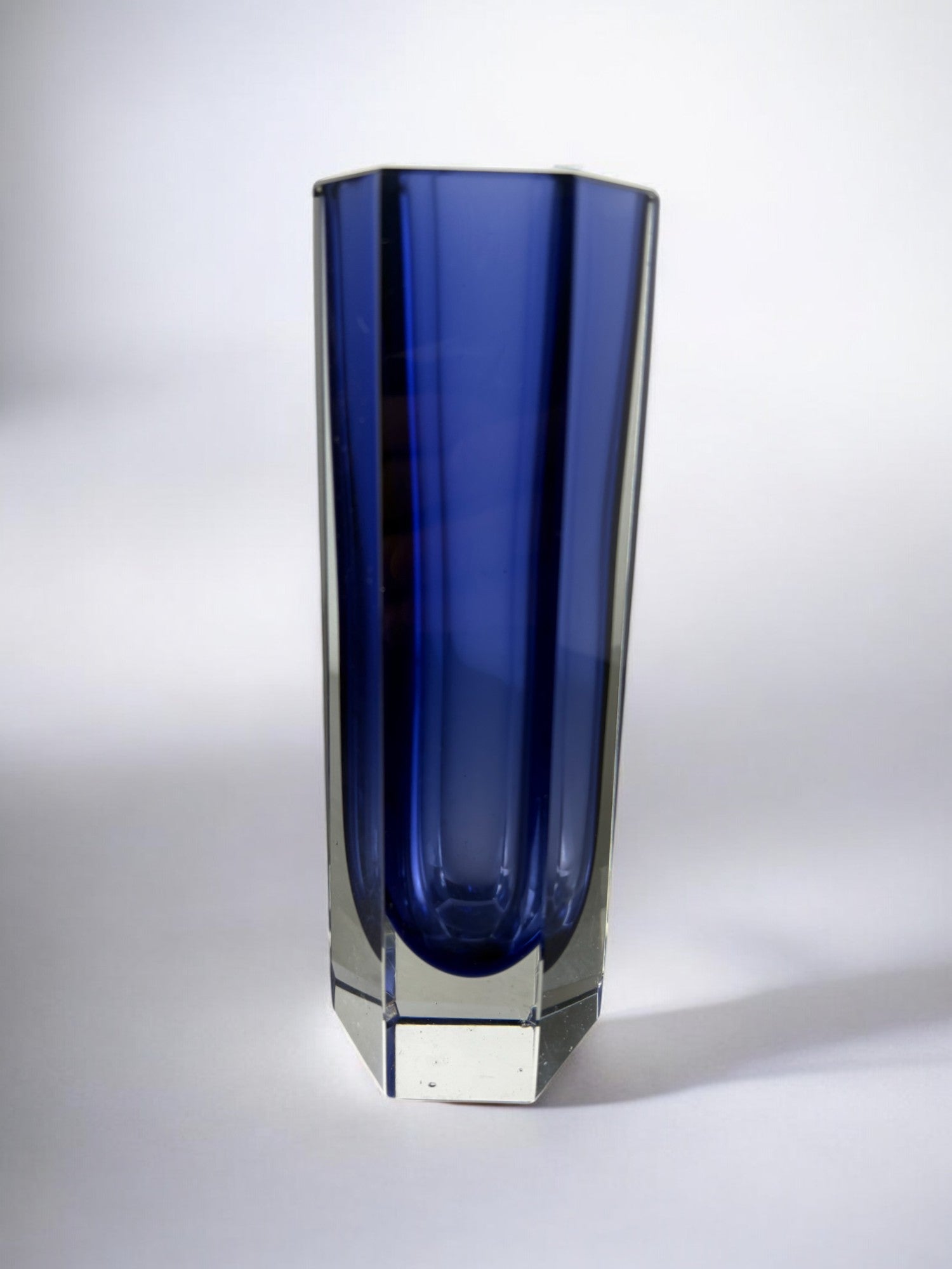 Sommerso Vase by Seguso, blue faceted glass, side angle with clear base