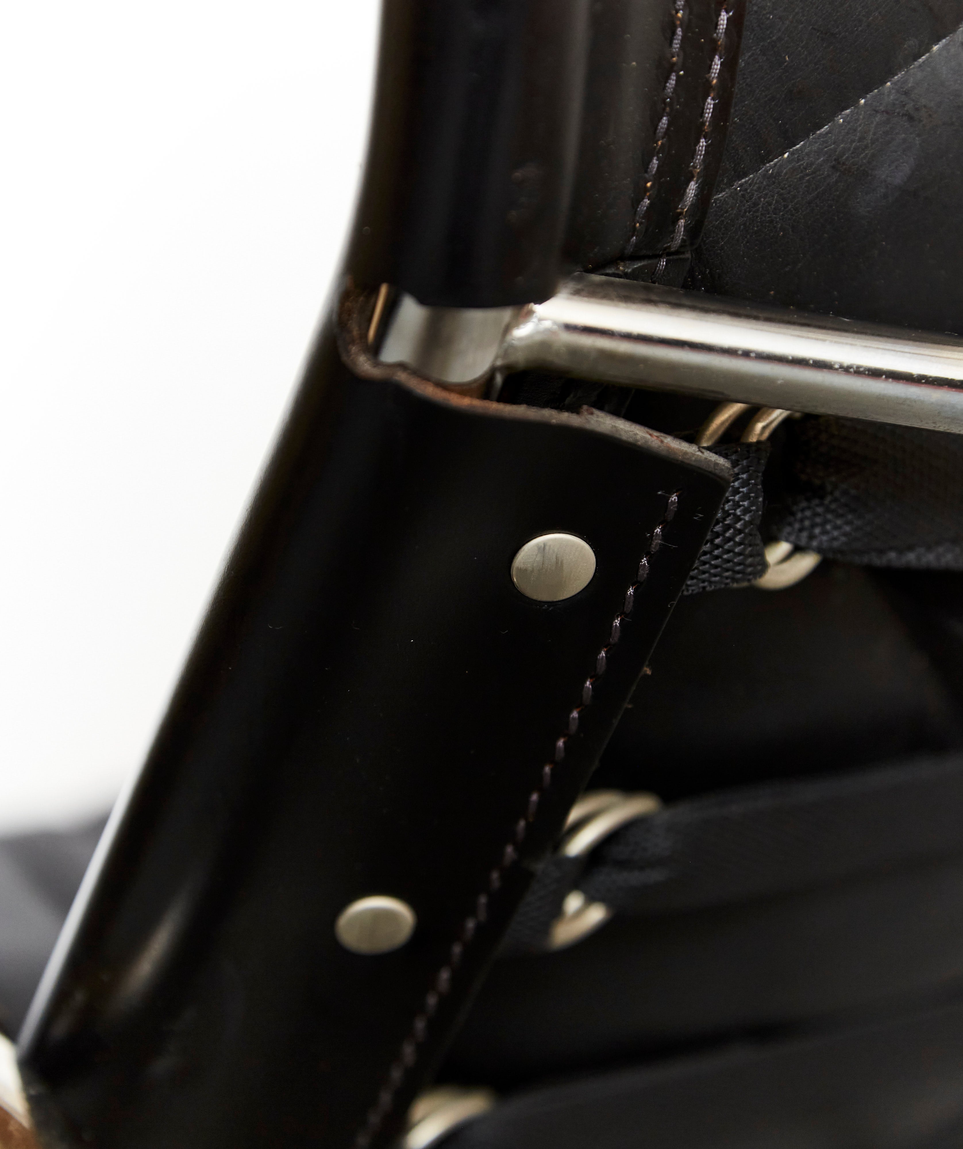 Hans Eichenberger Lounge Chair & Ottomane HE1106 for Strässle — close-up of black leather and metal detail
