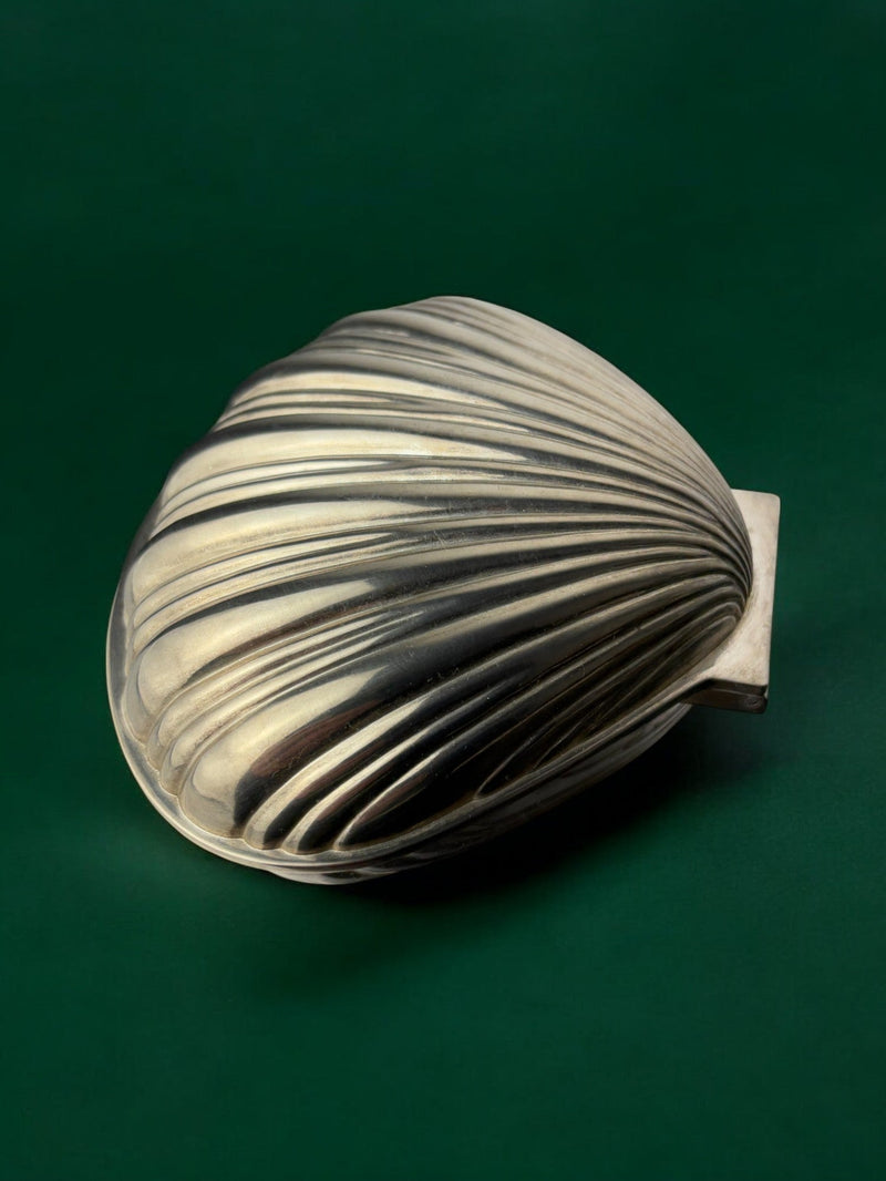 Shell Jewelry Box, Silver Plated, Italy, 1980s — close-up of ridged silver surface