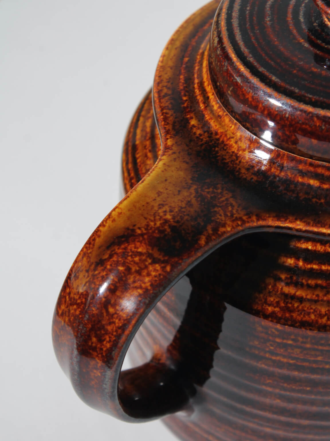 Ulla Procopé, Göran Bäck "Kaarna" Ceramic Glazed Teapot — close-up of brown ceramic handle