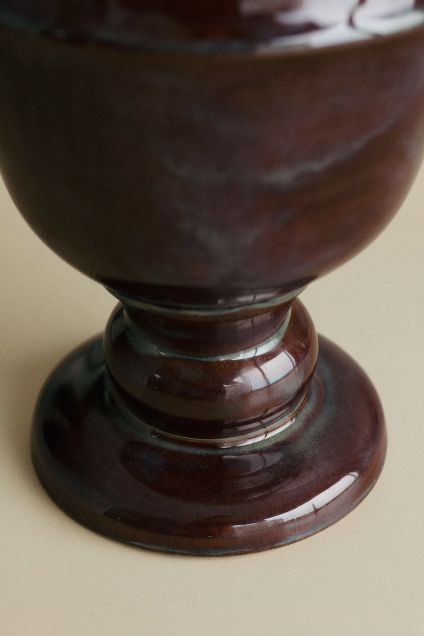 Grenat Foncé Vase in Ceramic — side angle showing glossy dark finish
