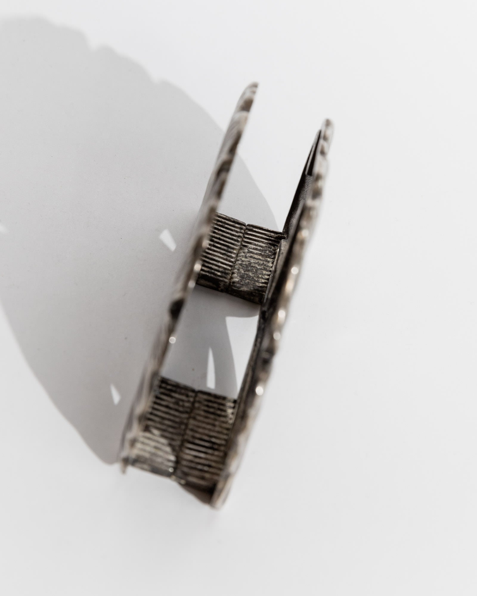 1960s silver plated desk holder showing ridged grip detail