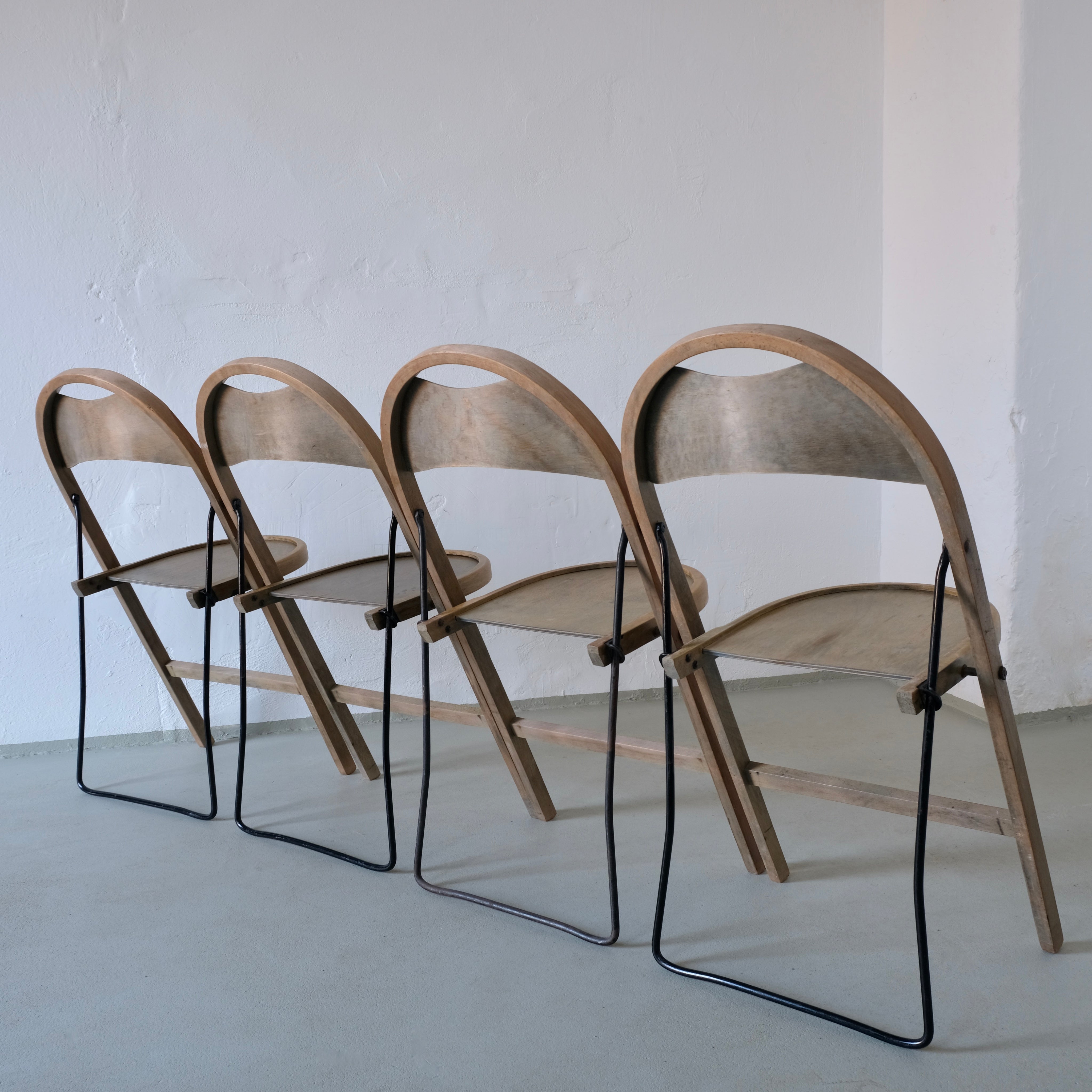 4 Folding Chairs by Veter Vintage | The Oblist