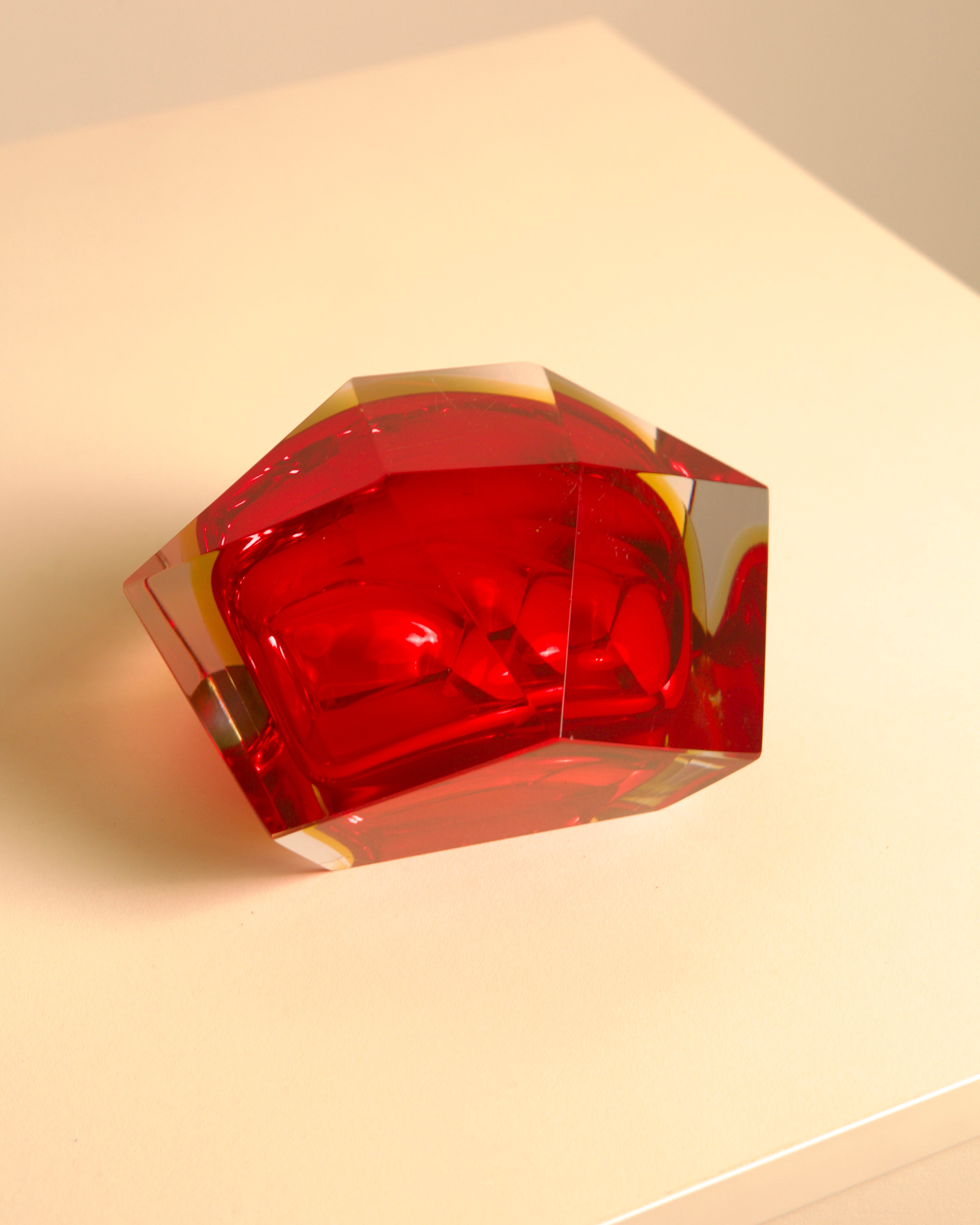 Red Murano glass Diamond vide poche tray by Flavio Poli detail