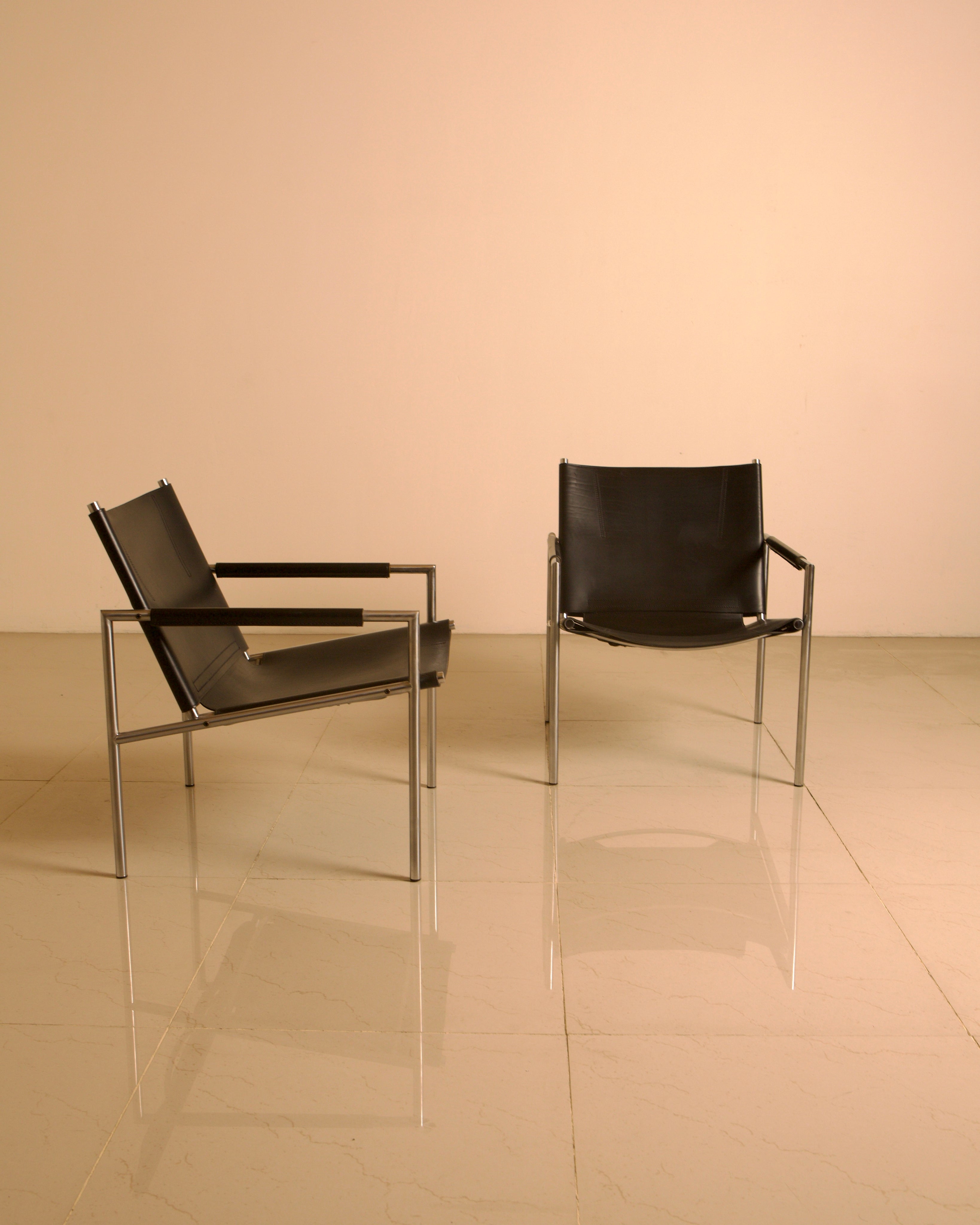 Pair of "SZ02" armchairs in black leather by Martin Visser for Spectrum 80's by Treaptyque | The Oblist