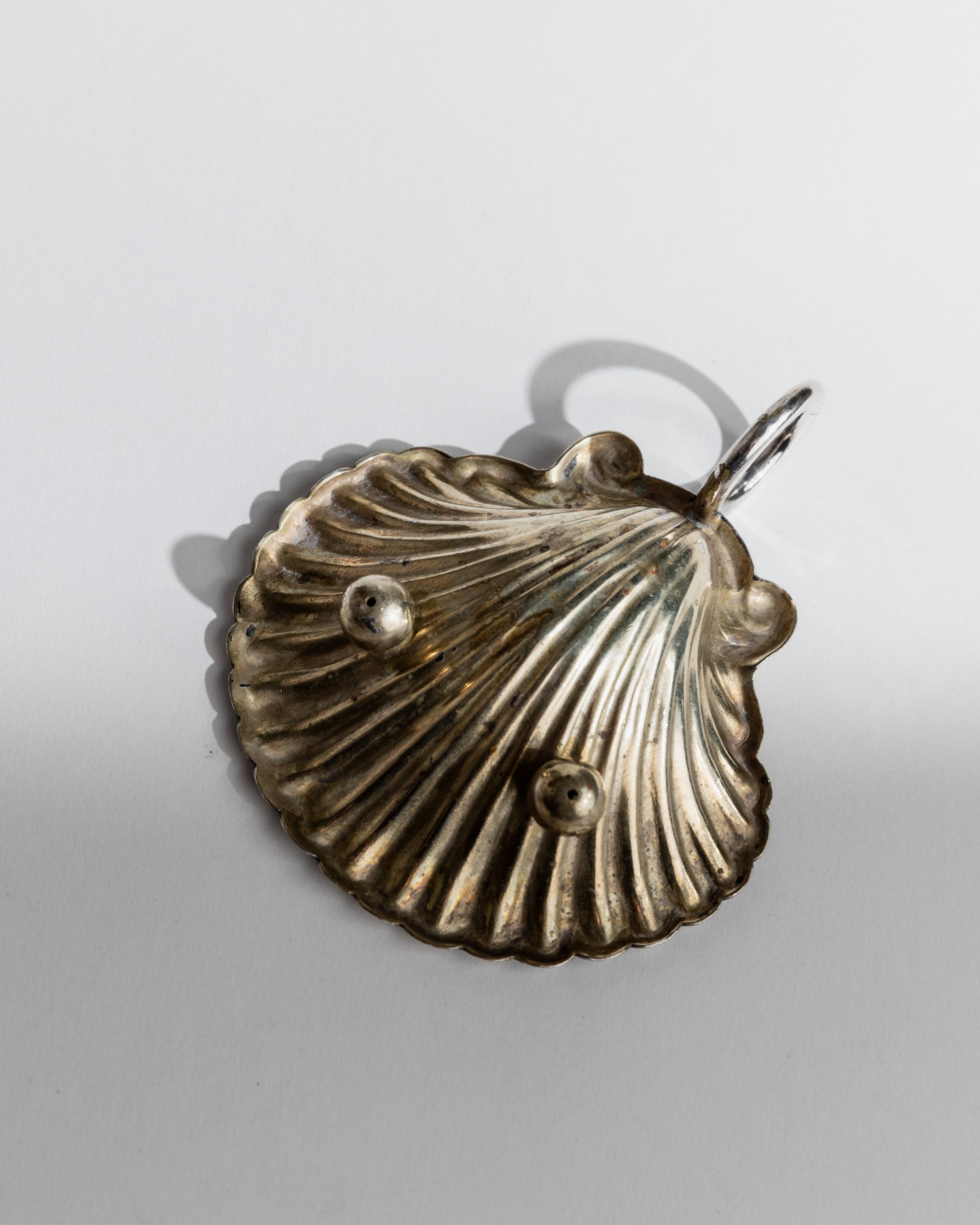 Silver-plated scallop shell serving dish with handles, vintage 1960s